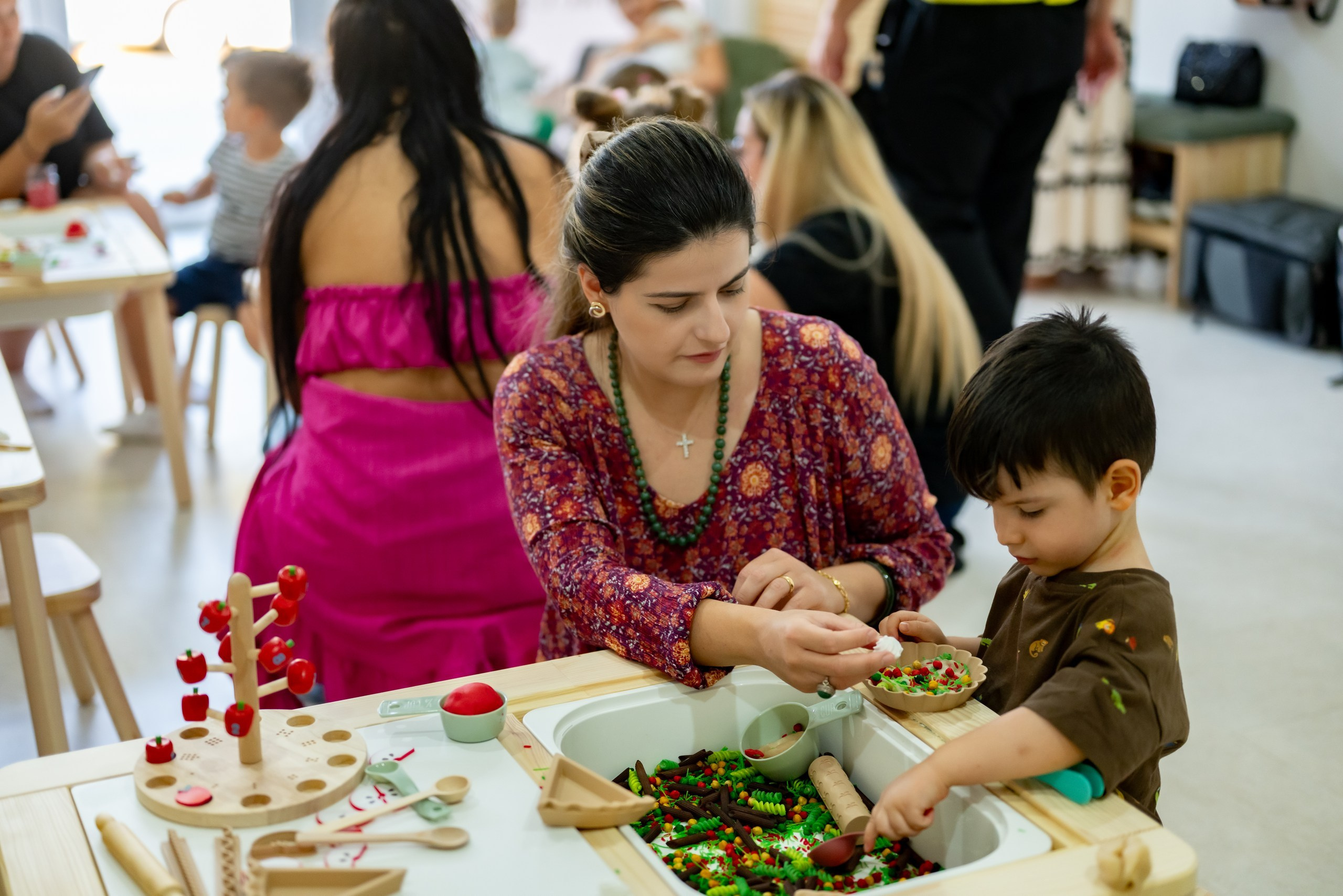 În atelier la senzorial. Atelier Senzorial Dobroești, lângă București | Ateliere senzoriale copii 1–6 ani