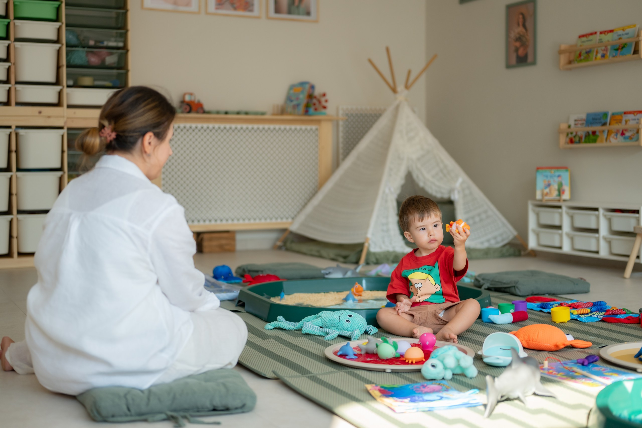 În atelier la senzorial. Atelier Senzorial Dobroești, lângă București | Ateliere senzoriale copii 1–6 ani