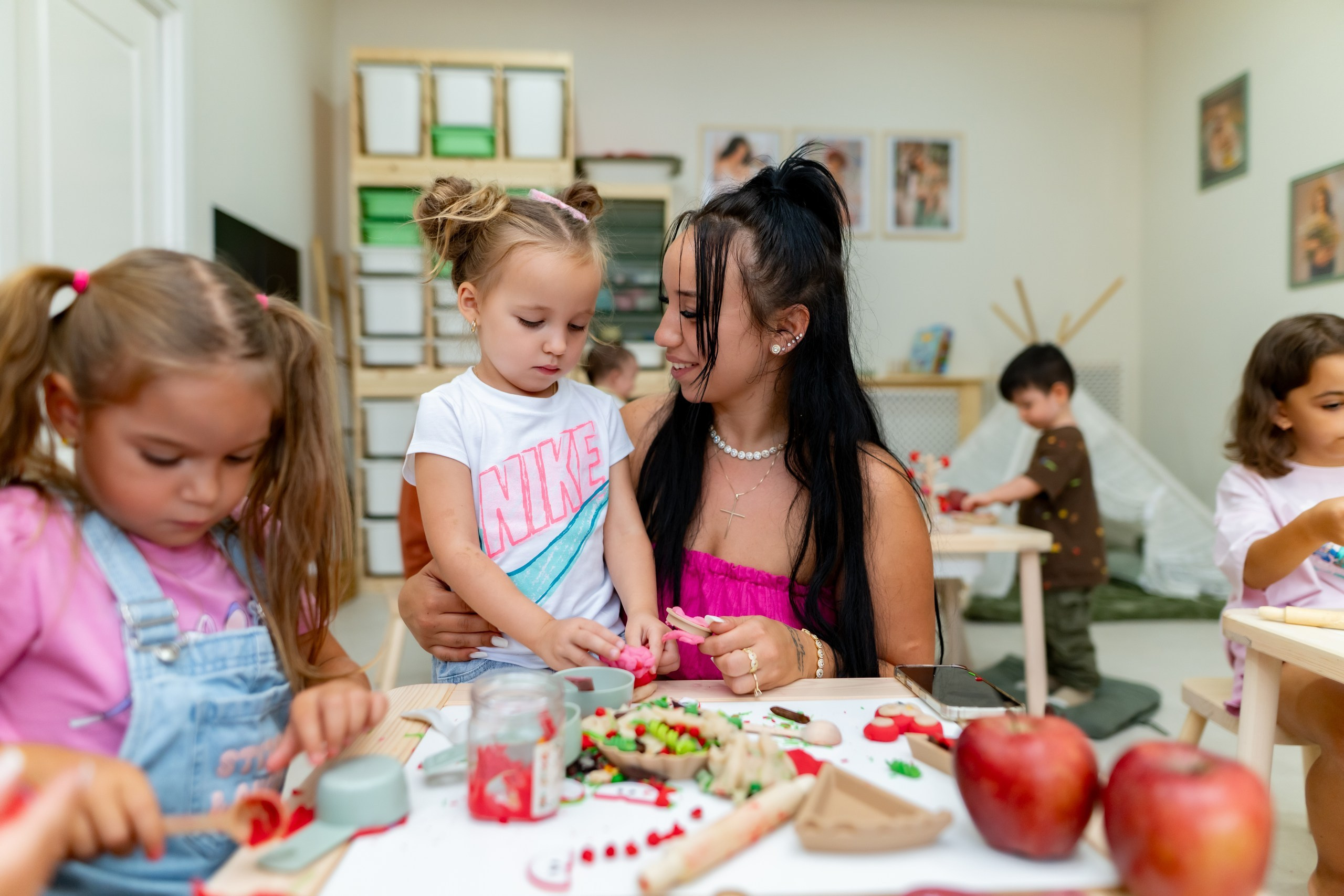 În atelier la senzorial. Atelier Senzorial Dobroești, lângă București | Ateliere senzoriale copii 1–6 ani