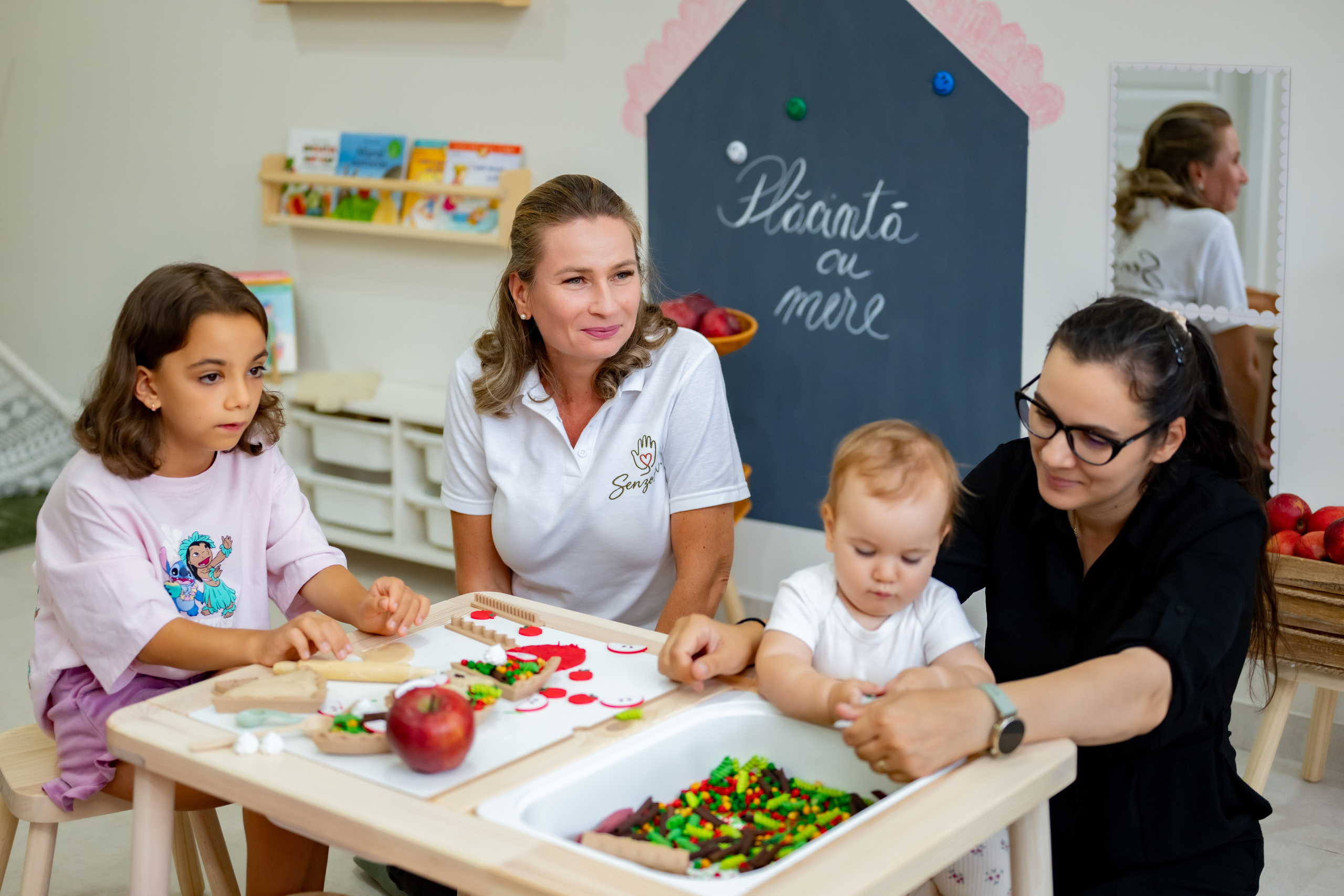 În atelier la senzorial. Atelier Senzorial Dobroești, lângă București | Ateliere senzoriale copii 1–6 ani