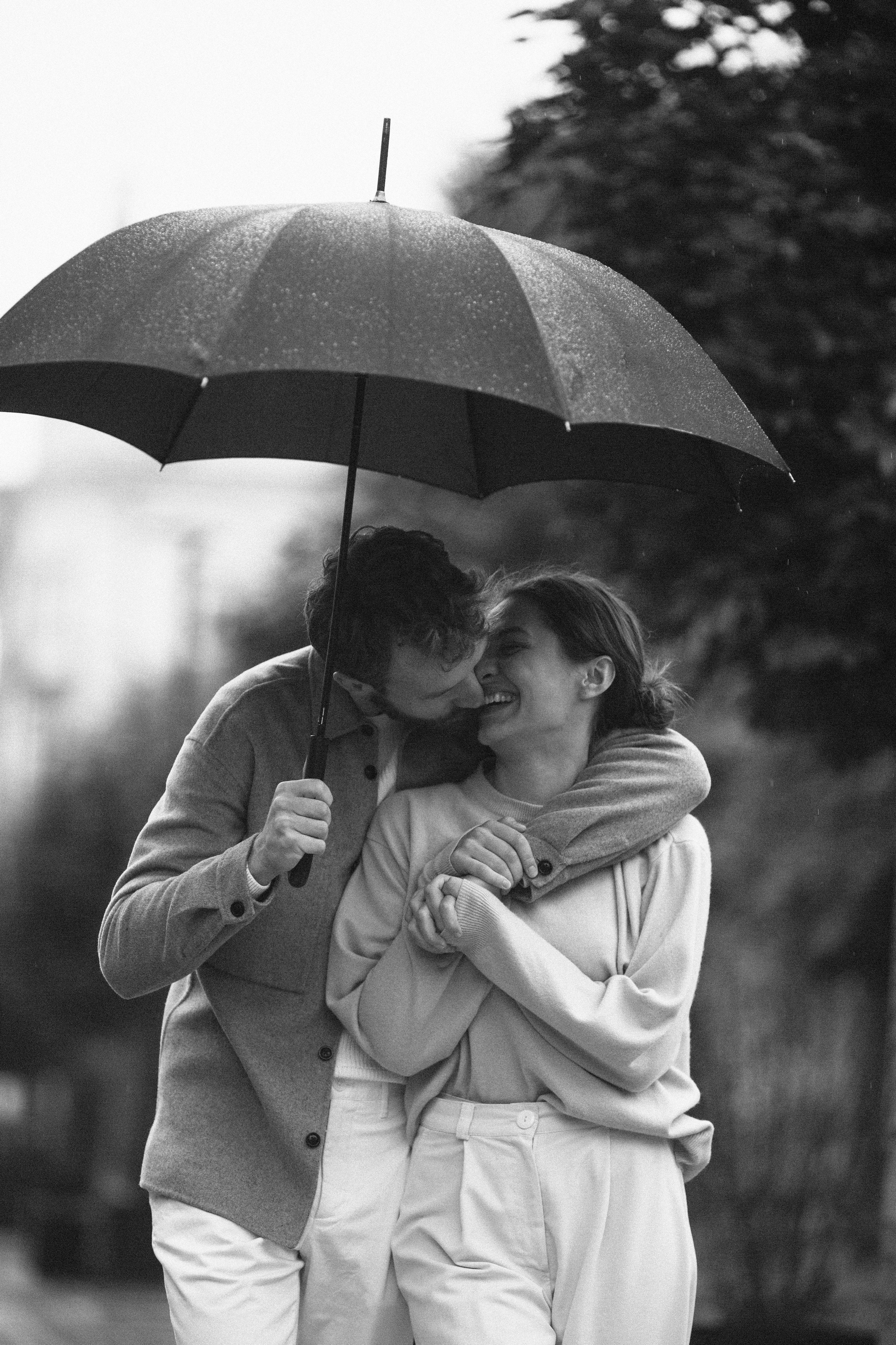 Liam & Emma: romantic rainy day photo session. Alice Bell — Wedding photographer in New York