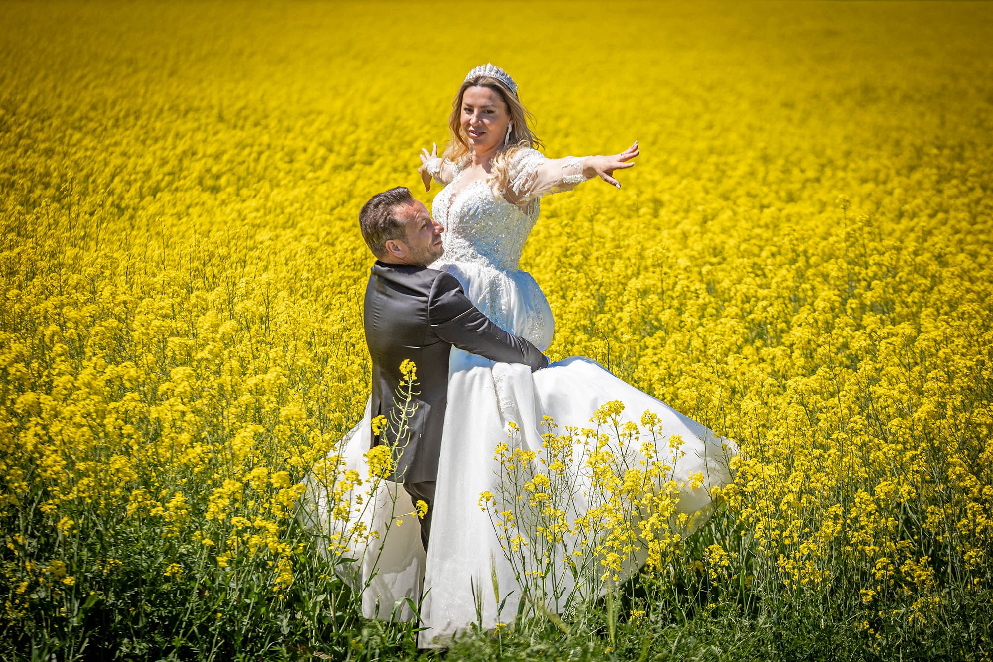 „Trash the Dress – ședință foto după nuntă”. Fotograf nuntă, portrete și evenimente București | Eduard Foto