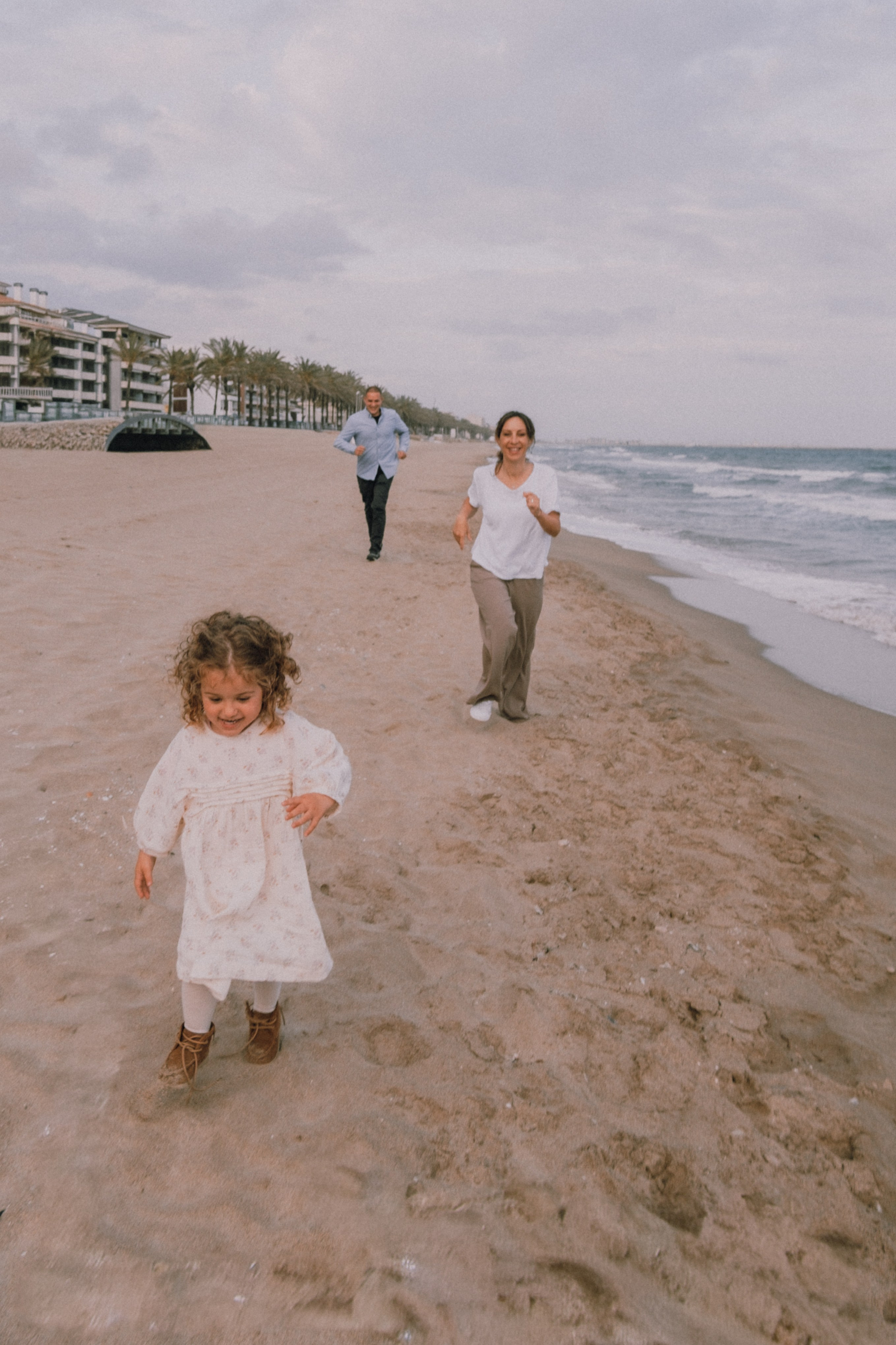 Семейная фотосессия на пляже. Профессиональная фотосъемка в Калафелле — Елена Медведева