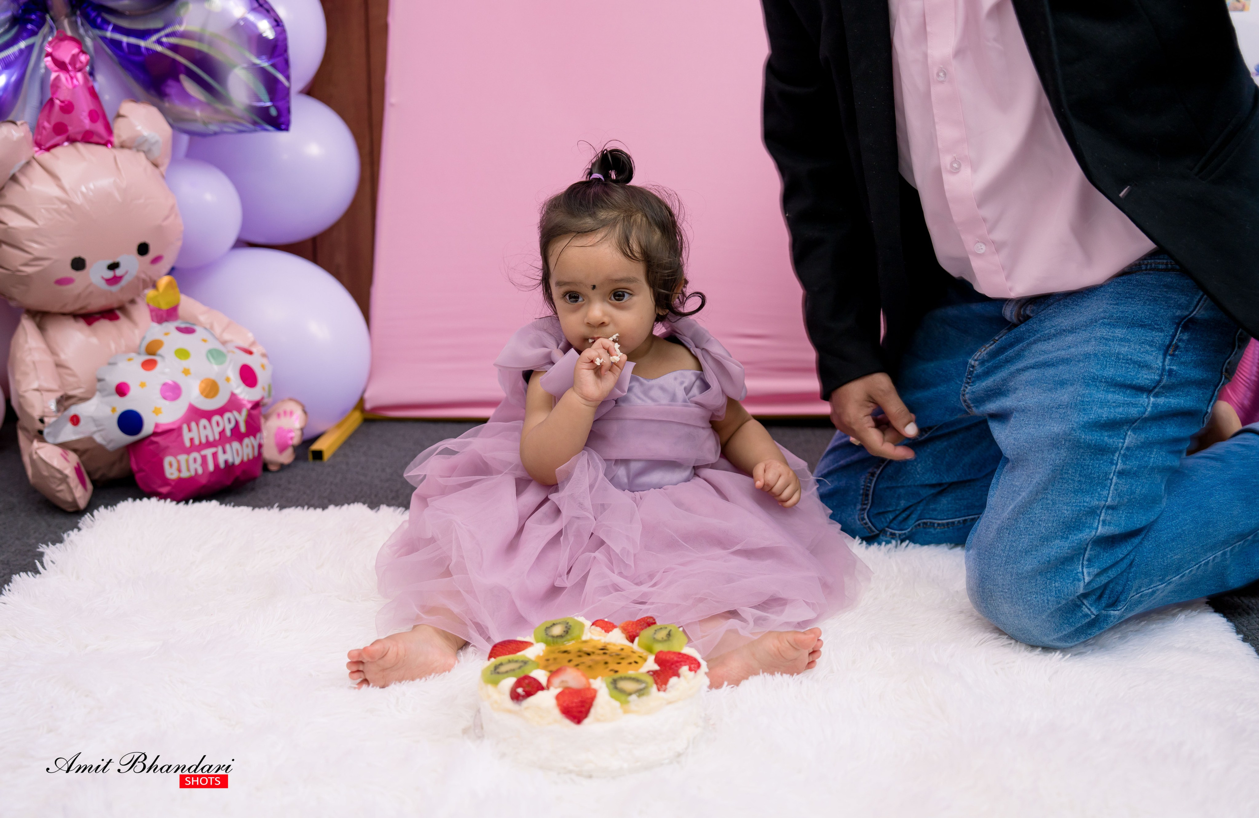 Yuhana’s Cake Smash Session. Freelance Photographer in Newcastle & Central Coast