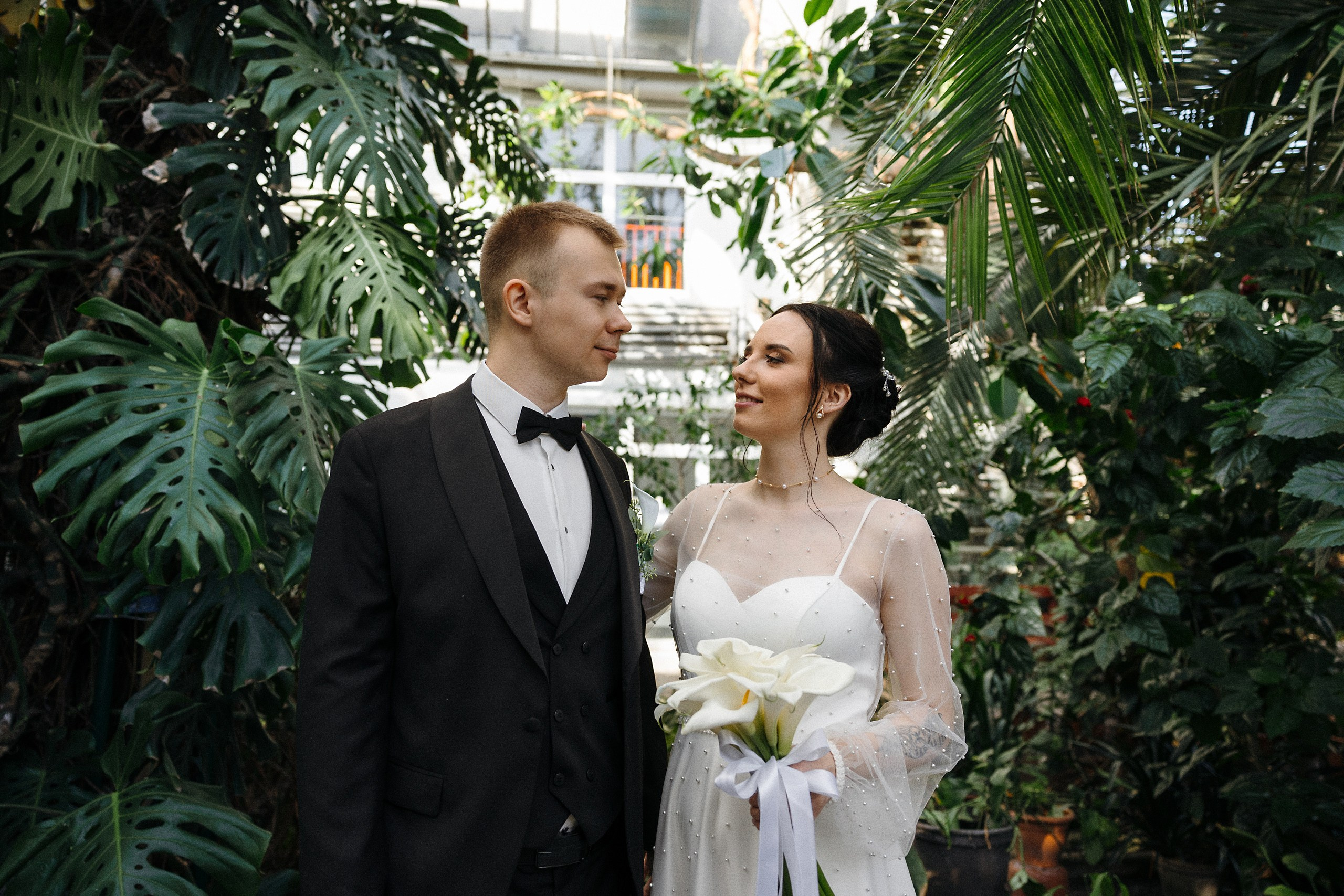 Яркая свадебная фотосессия в Доме Черноголовых, Рига, Латвия. Евгений Тимофеев | Свадебный и контент-фотограф и видеограф в Риге