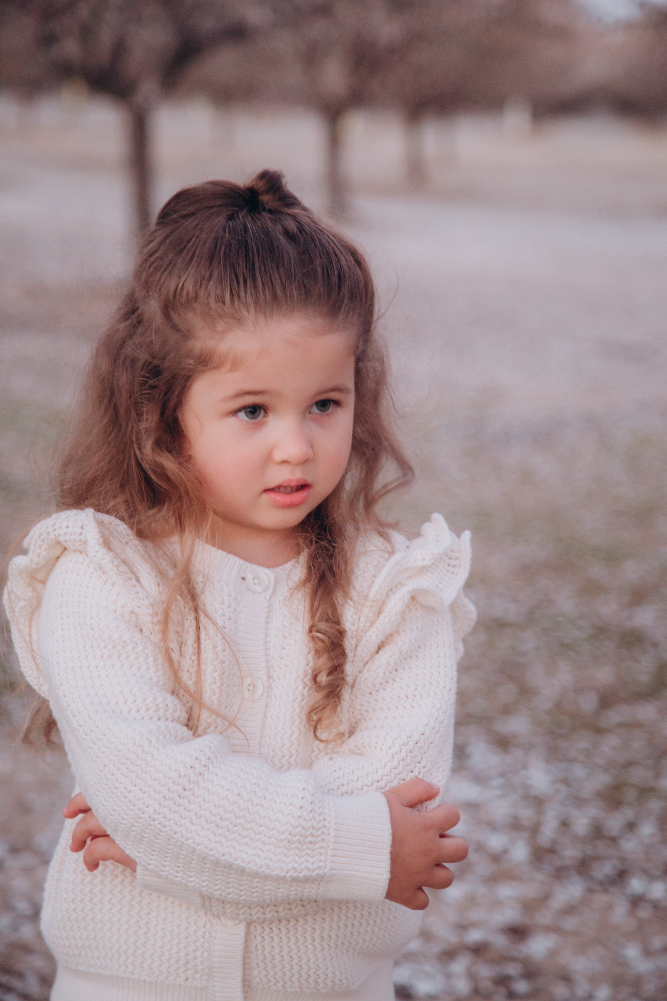 Family in nature. Family and children’s lifestyle photographer Elena Tumanova