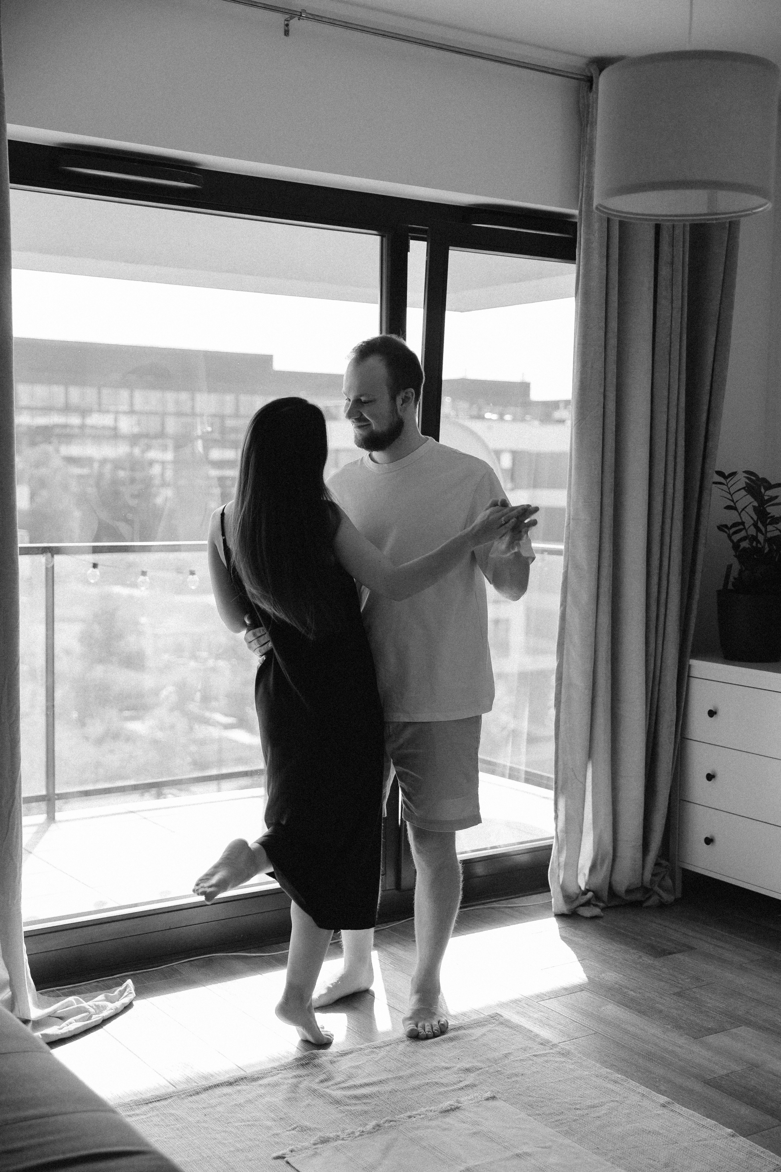 Anna+Andrew | At-home session. Photographer in Los Angeles. Julia Ishmuratova