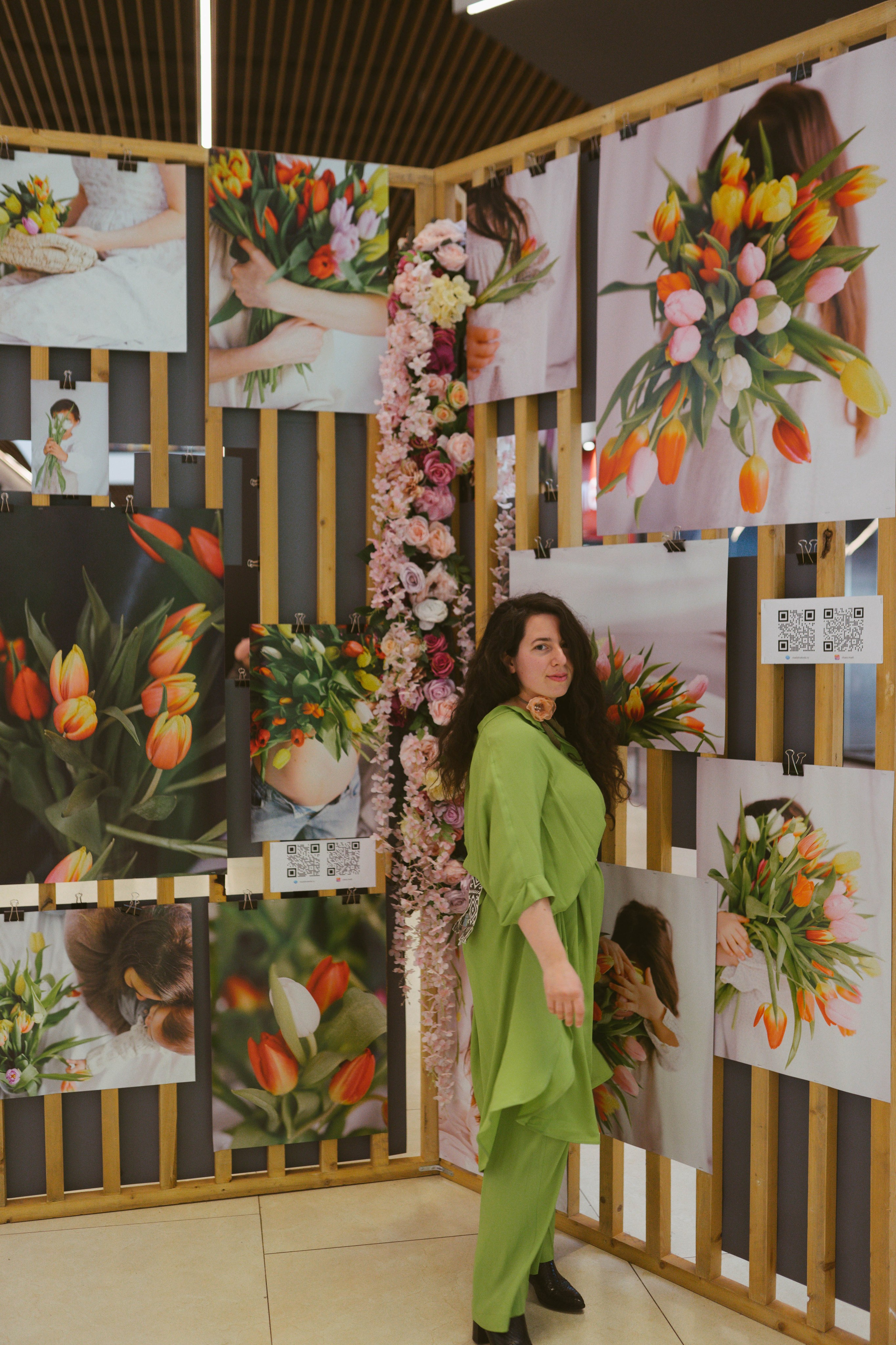 Expozitie Fotografie AFI BRASOVA fi Primăvară: Manifest Vizual despre Viață | Mădălina Beda. Madalina Beda- Artist vizual, fotograf, doula la nastere, consultant babywearing Brasov si in toata tara