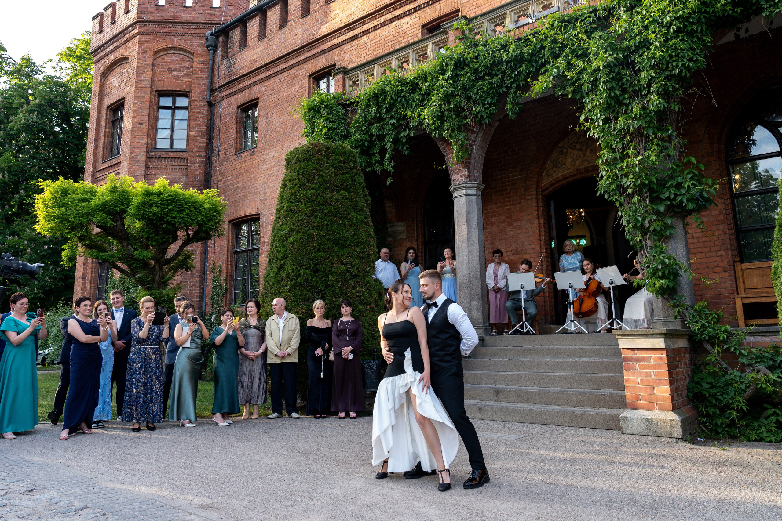 E&N: Zamek w Rzucewie. SL Wedding Photo — Editorial, Elegant & Timeless Wedding Photography in Poland and Across Europe