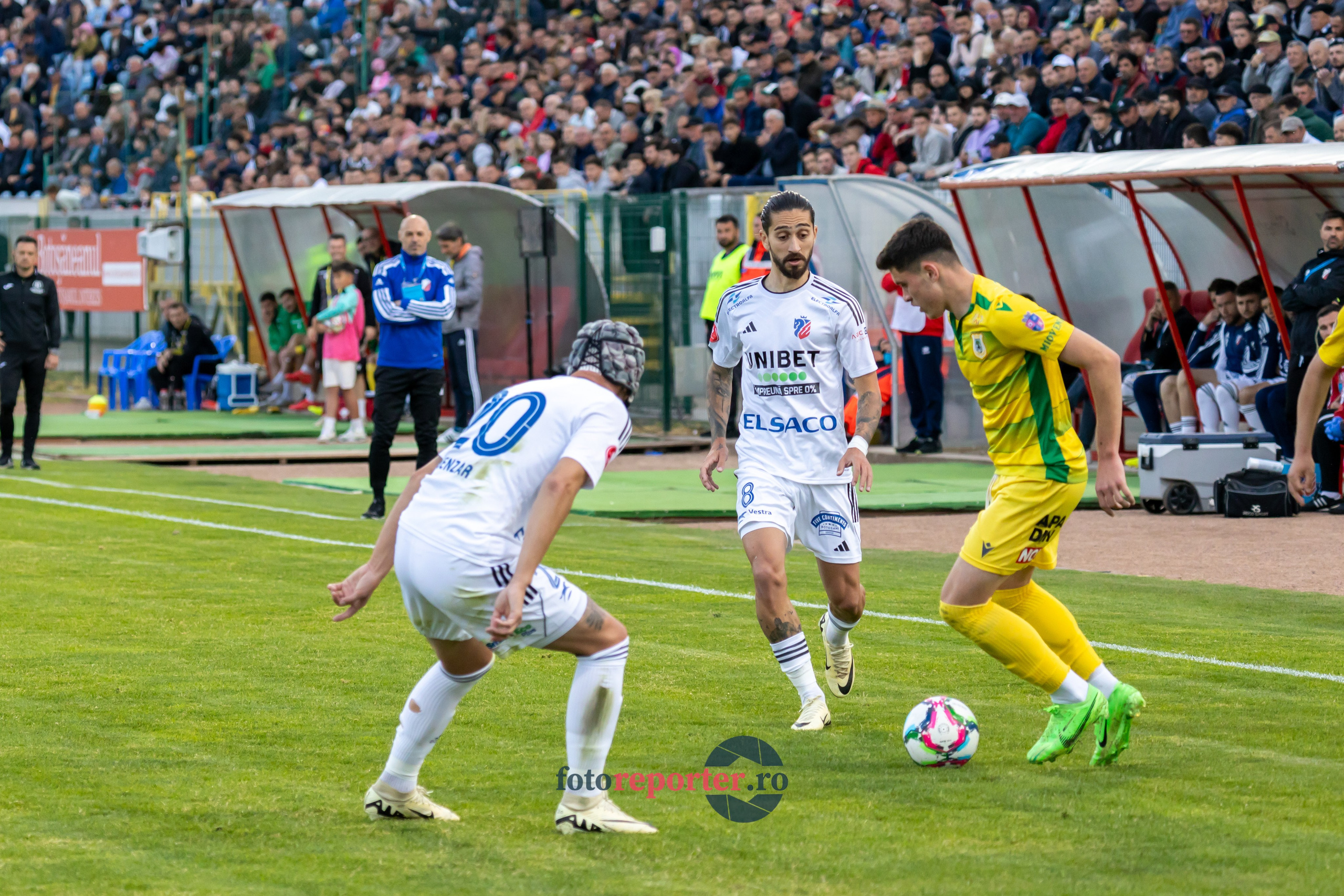 Galerie Foto: FC Botoșani vs. CS Mioveni - Pe 17 mai 2024, am fost martorii unei partide incredibile între FC Botoșani și CS Mioveni, în prima manșă a barajului pentru evitarea retrogradării. În fața unui stadion plin de emoție și speranță, echipa noastră a obținut o victorie importantă, cu un gol marcat de Aldair în minutul 93. 💪 *FC Botoșani 1-0 CS Mioveni*⚽️ Urmăriți momentele cheie ale meciului și bucuria suporterilor în această galerie foto! Pregătiți-vă pentru meciul de retur de pe 24 mai, când vom lupta din nou pentru a rămâne în prima ligă.#FCBotoșani #CSMioveni #BarajRetrogradare #ForzaBotoșani 