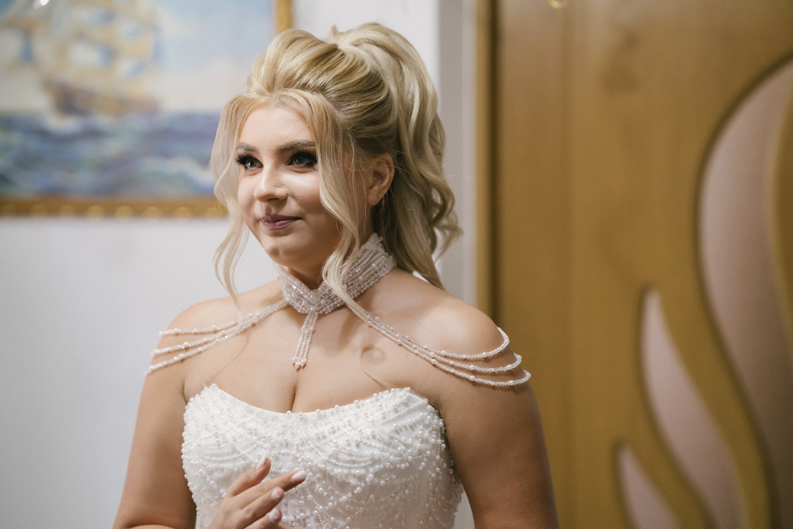 - mireasă Lavinia pregătire casa părintească Hârlău- mire Mihai pregătire Flămânzi cavalerii de onoare- fotograf nuntă Casa Jorovlea- ședință foto miri Mihai și Lavinia- nuntă elegantă Casa Jorovlea- fotografie de nuntă naturală România- domnișoare de onoare pregătire mireasă- emoții nuntă biserică- dansul mirilor Casa Jorovlea* fotograf profesionist nuntă Botoșani Iași* fotografie documentară de nuntă- familie și prieteni la nuntă- nași Mihai și Nicoleta nuntă- portret mireasă în lumină naturală- petrecere nuntă Casa Jorovlea- Nuntă Mihai și Lavinia – momente emoționante din ziua nunții, pregătirile mirilor în Hârlău și Flămânzi, ceremonia religioasă și ședința foto realizată de  AlinoFotoStudio -  Mireasa Lavinia în timpul pregătirilor la Hârlău-  Mihai pregătit de cavalerii de onoare în Flămânzi - Ceremonia religioasă a mirilor Mihai și Lavinia-Ședință foto romantică de nuntă Mihai și Lavinia - Dansul mirilor la petrecerea de nuntă -  fotograf nuntă Iași-  fotograf nuntă Botoșani- wedding photography Romania- AlinoFotoStudio - AlinoFotoStudio - Alin Chirilă fotograf - fotograf Botoșani - fotograf Iași - fotograf Hârlău - fotograf Bacău - fotograf Suceava - fotograf București - fotograf Neamț - servicii foto video - fotograf evenimente - fotograf nuntă - fotograf botez - wedding photographer Romania - ședință foto nuntă - fotografie de eveniment - wedding photography - fotografie profesională - fotograf profesionist România- povestitor prin fotografie, servicii foto - video -profesionale