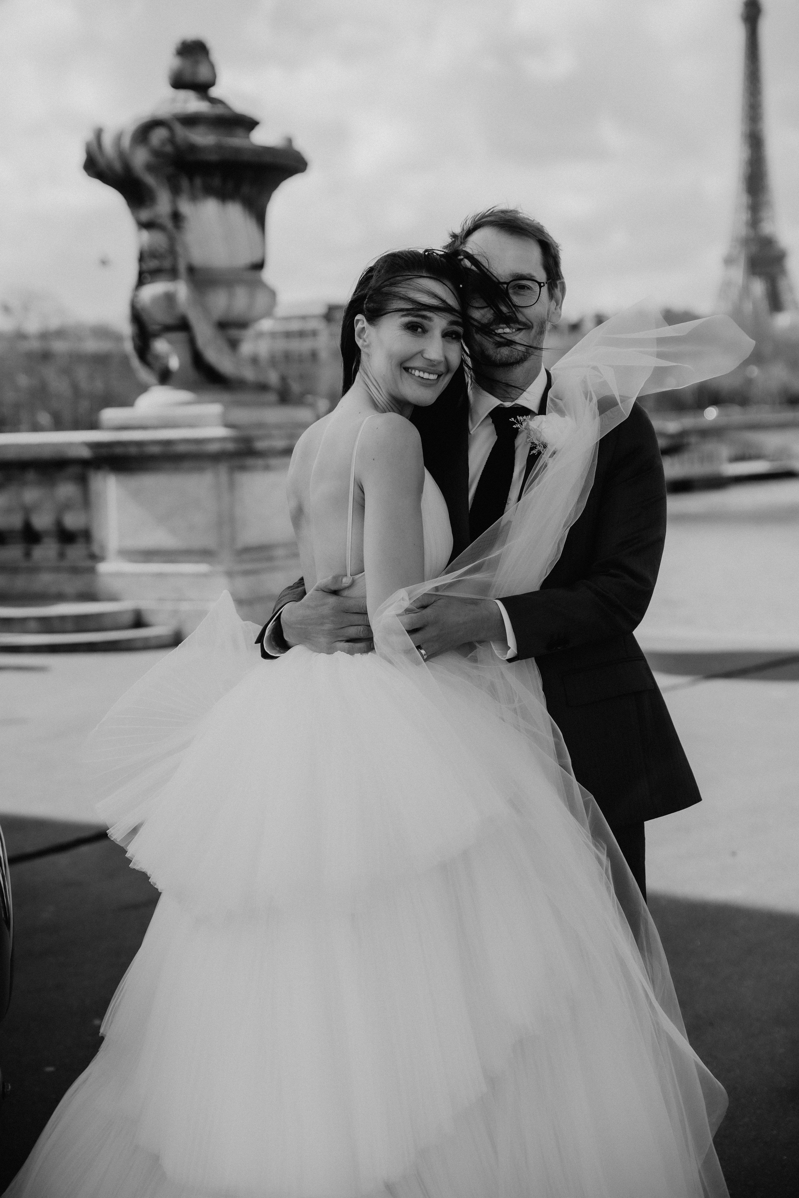 Suzi & Alex | Paris Wedding with a Vintage Car. Paris Wedding Photographer