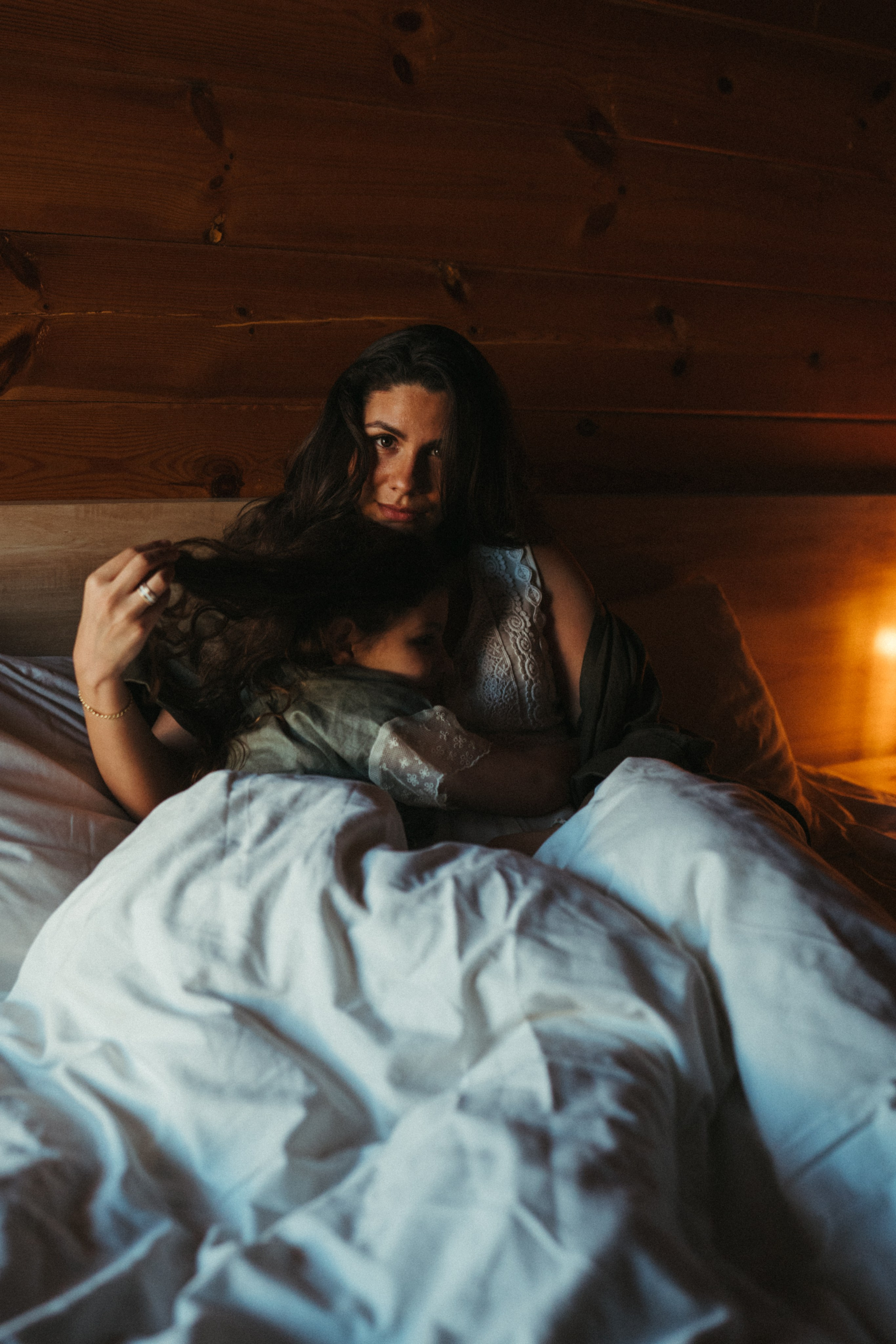 Amnah with daughters. Family photographer in Saudi Arabia