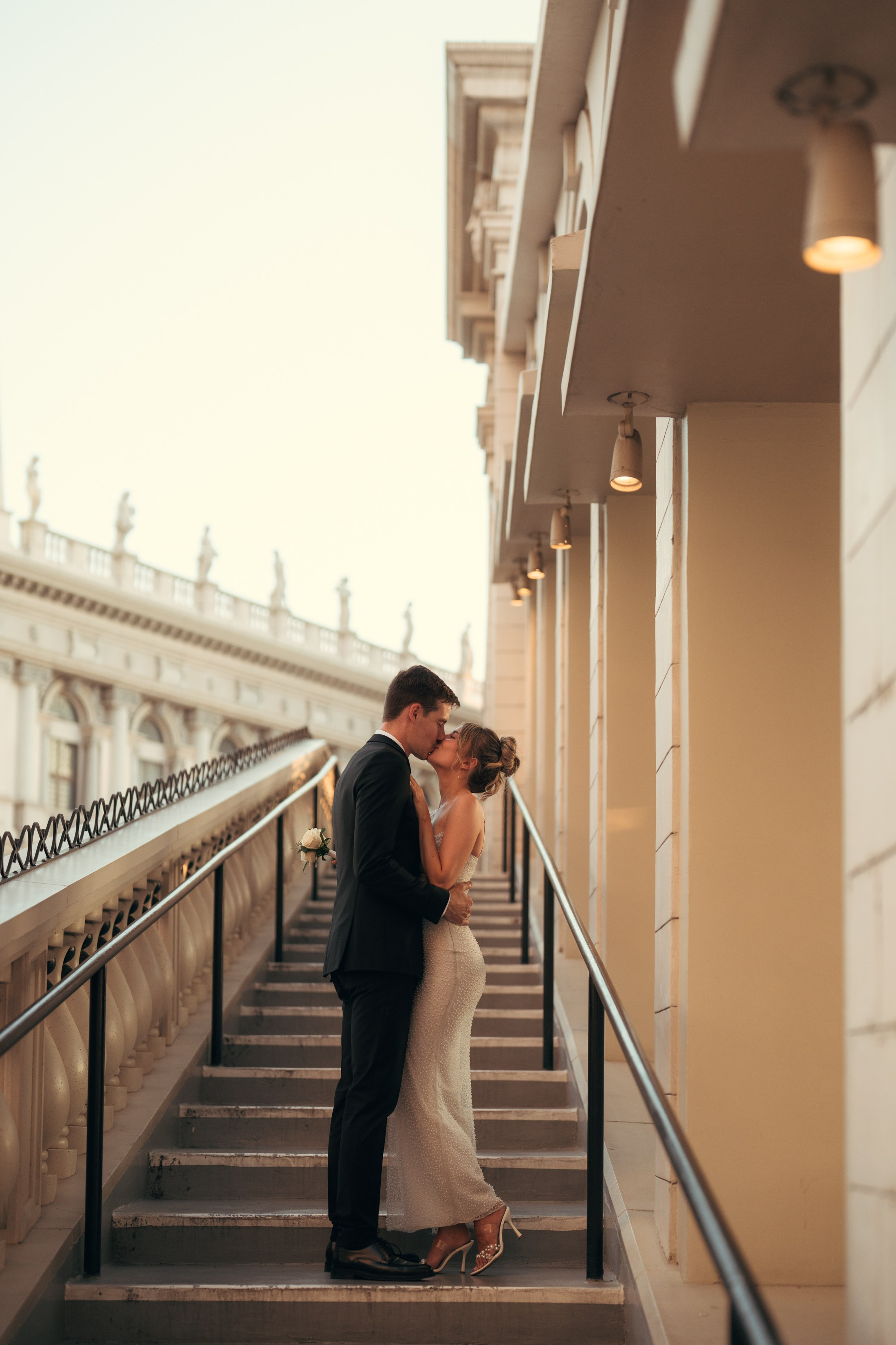 Eva&Jonny. Wedding & elopement photographer Viktoriya Kravtsov. Las Vegas
