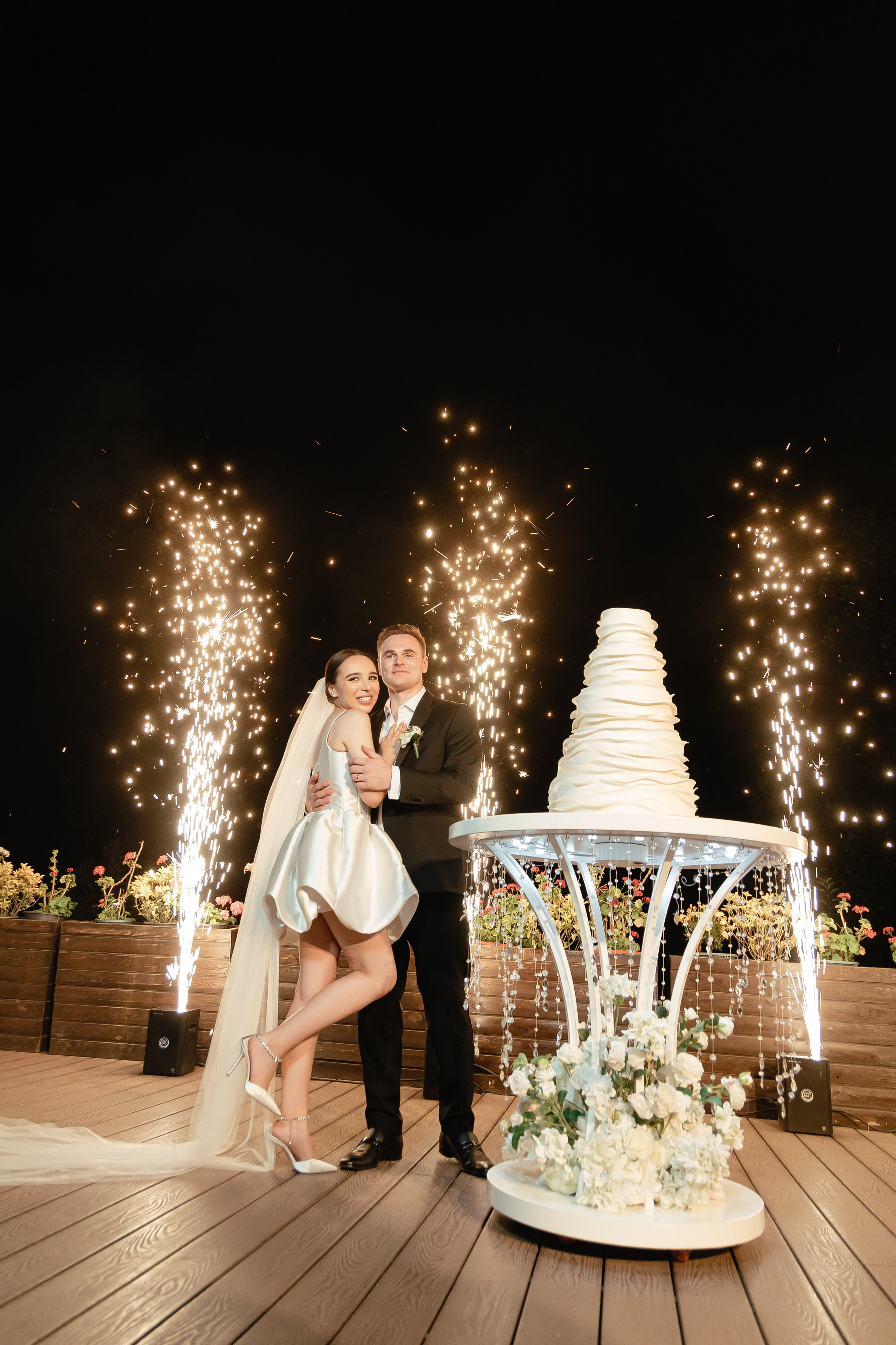 Thomas & Suyumbika. Главная