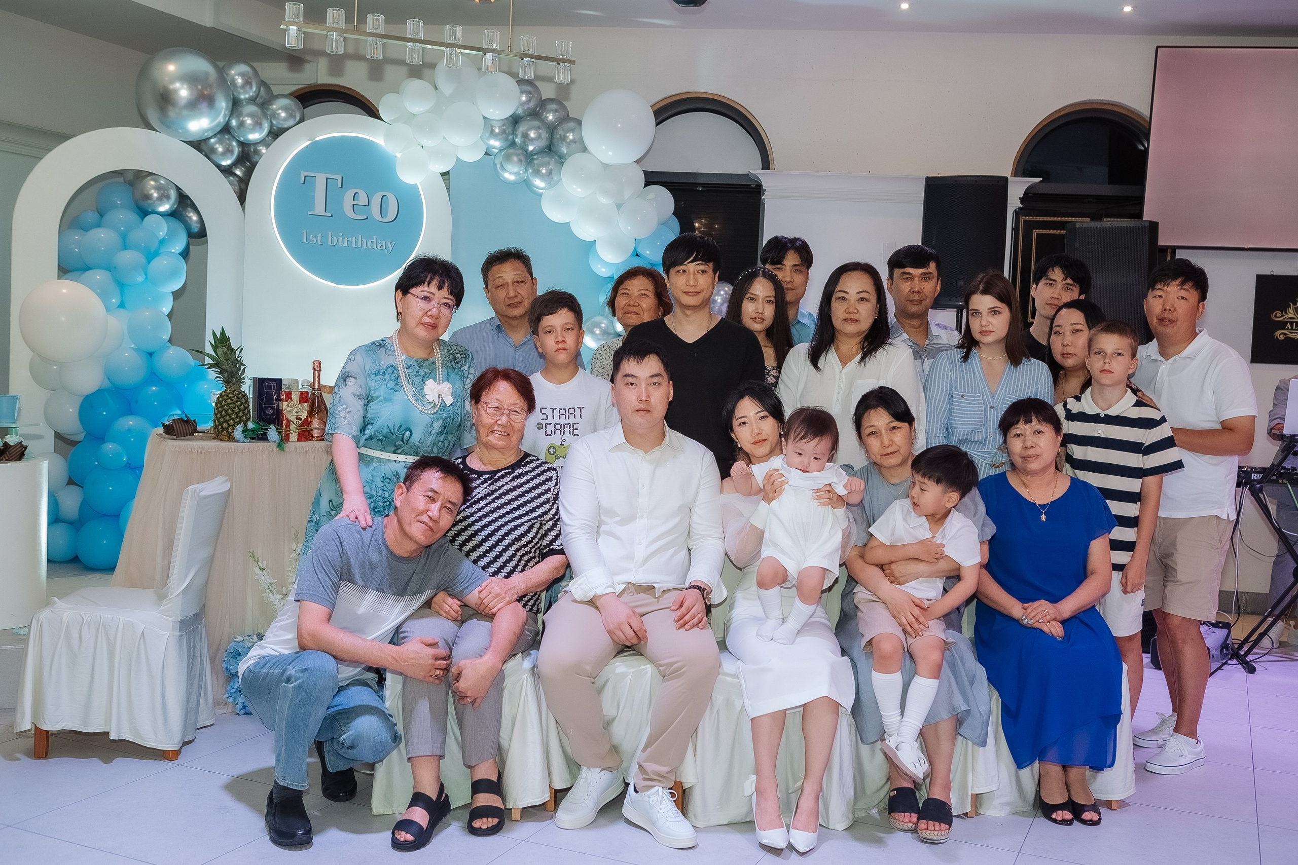 Тео дома и в ресторане. Фотограф беременности, ньюборн и годовасиков в Корее Жанна Хан