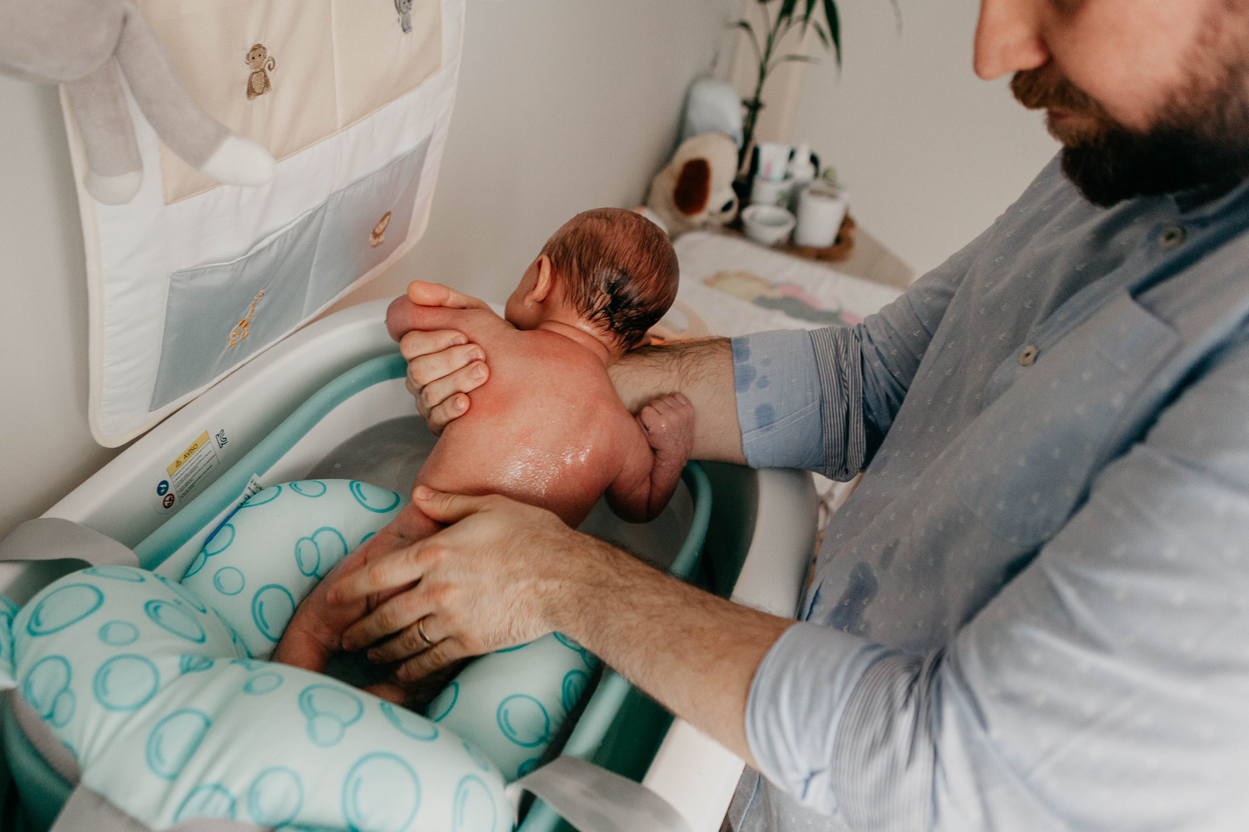 Bebê em casa. Fotógrafa de família