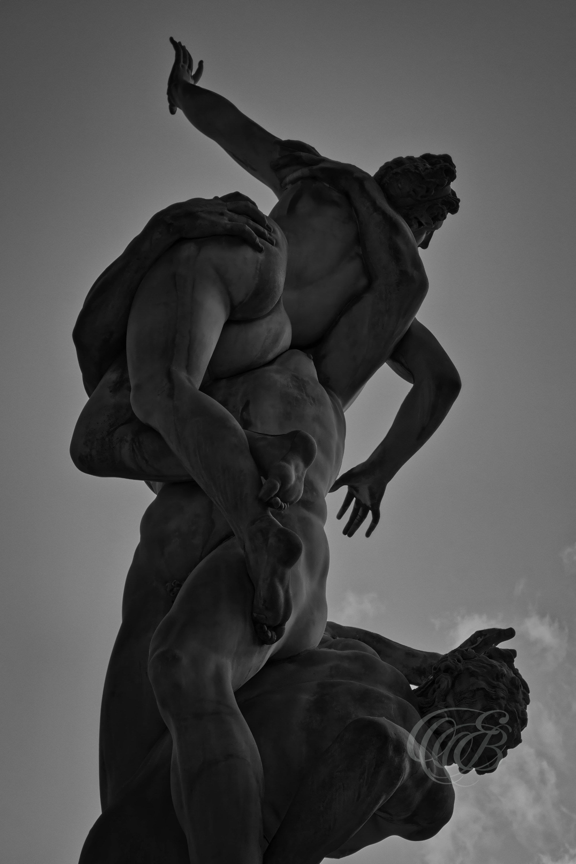 ITALY – FLORENCE — The Rape of the Sabine Women Sculpture Black and White — Marble masterpiece by Giambologna at Loggia dei Lanzi in Piazza della Signoria, showing intertwined figures and Mannerist sculptural composition, Florence, Italy — Eduardo Bartoli Photography.