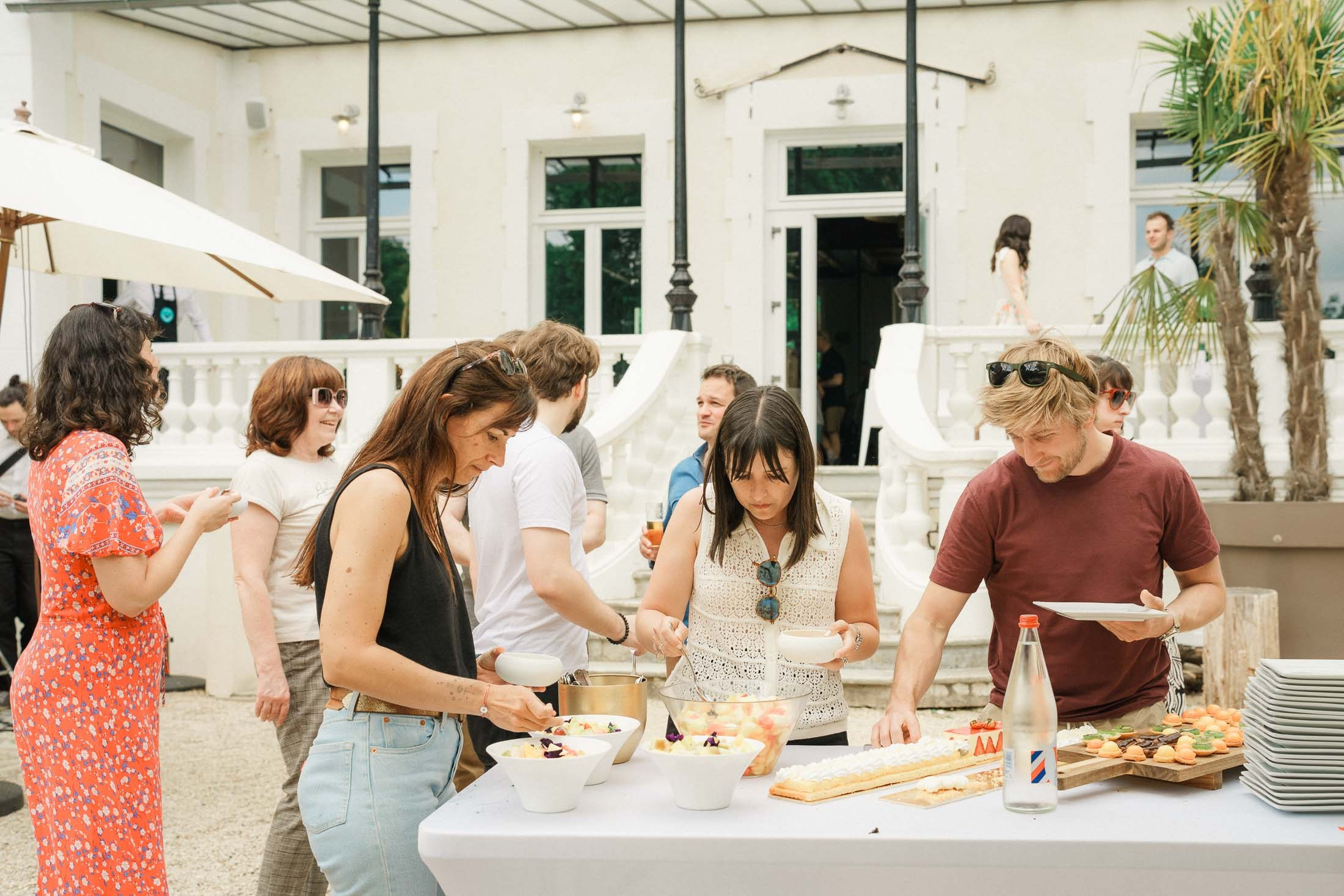 A Relaxed Day-After BBQ Party in France | Destination Wedding Photographer. StudioHappyMoment | Hääkuvaaja Helsinki, tunteikas ja dokumentaarinen kuvaus