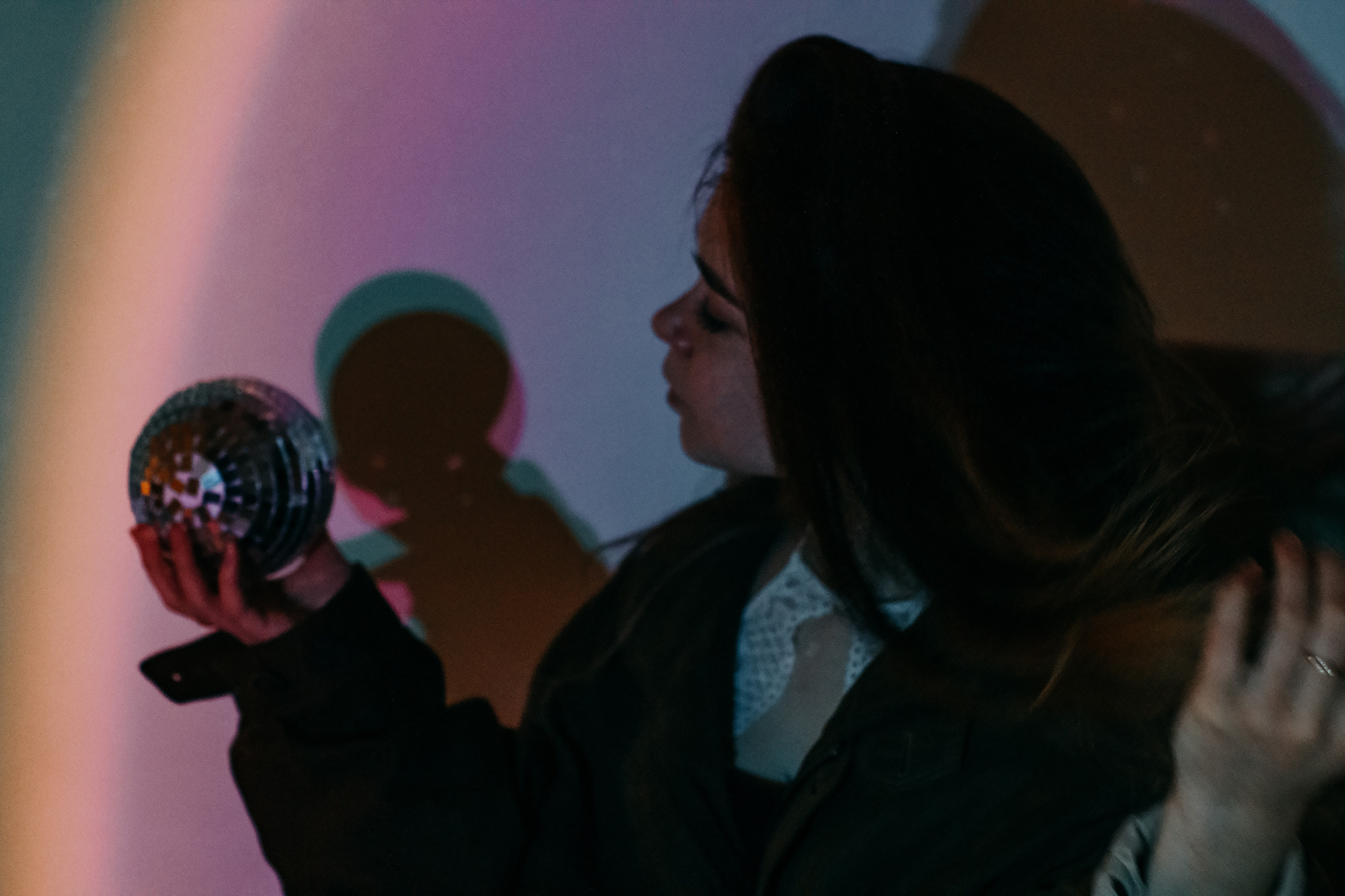 Colored light and blinds. Wedding and portrait photographer in Beograd Ekaterina Makedonskaya