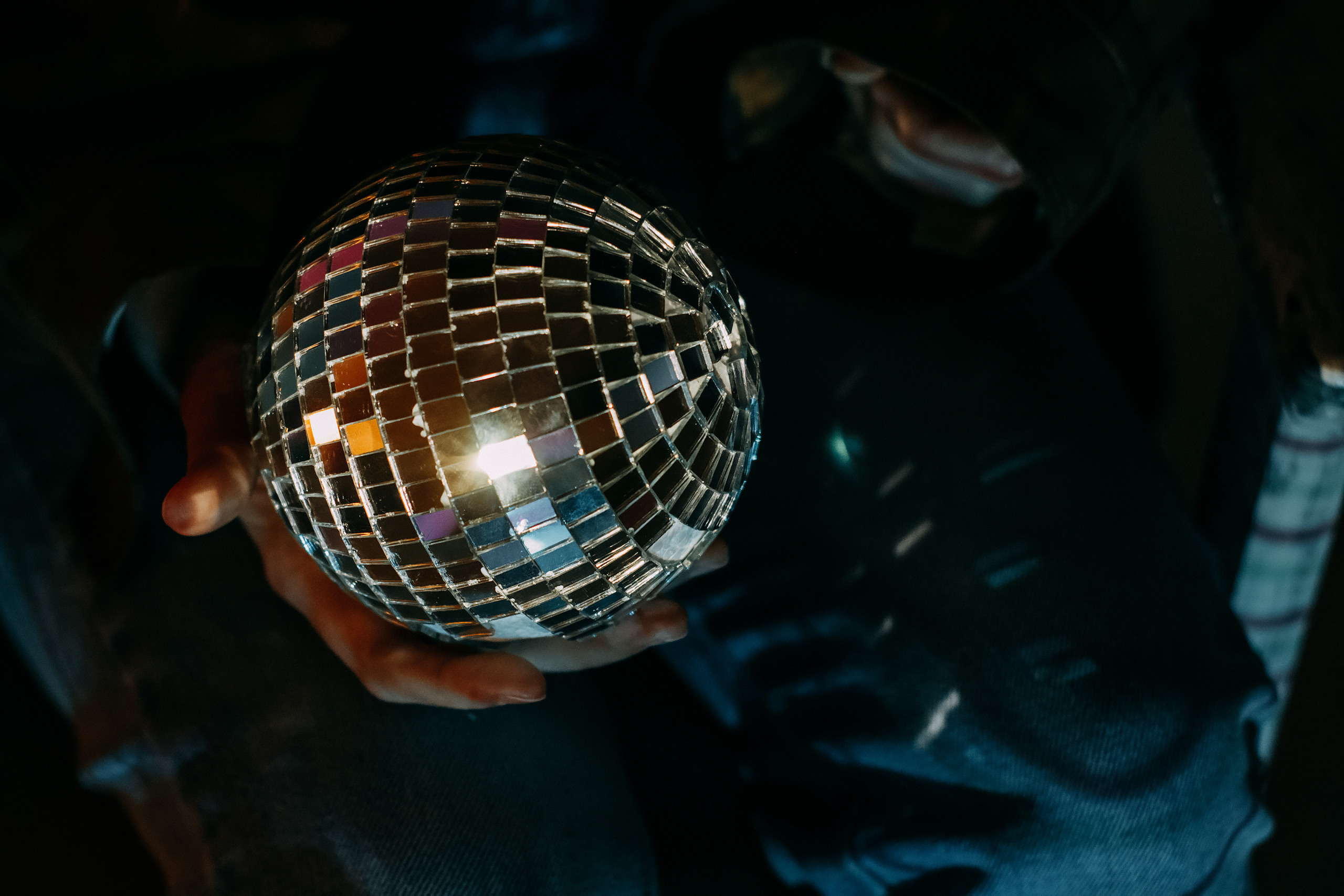 Colored light and blinds. Wedding and portrait photographer in Beograd Ekaterina Makedonskaya