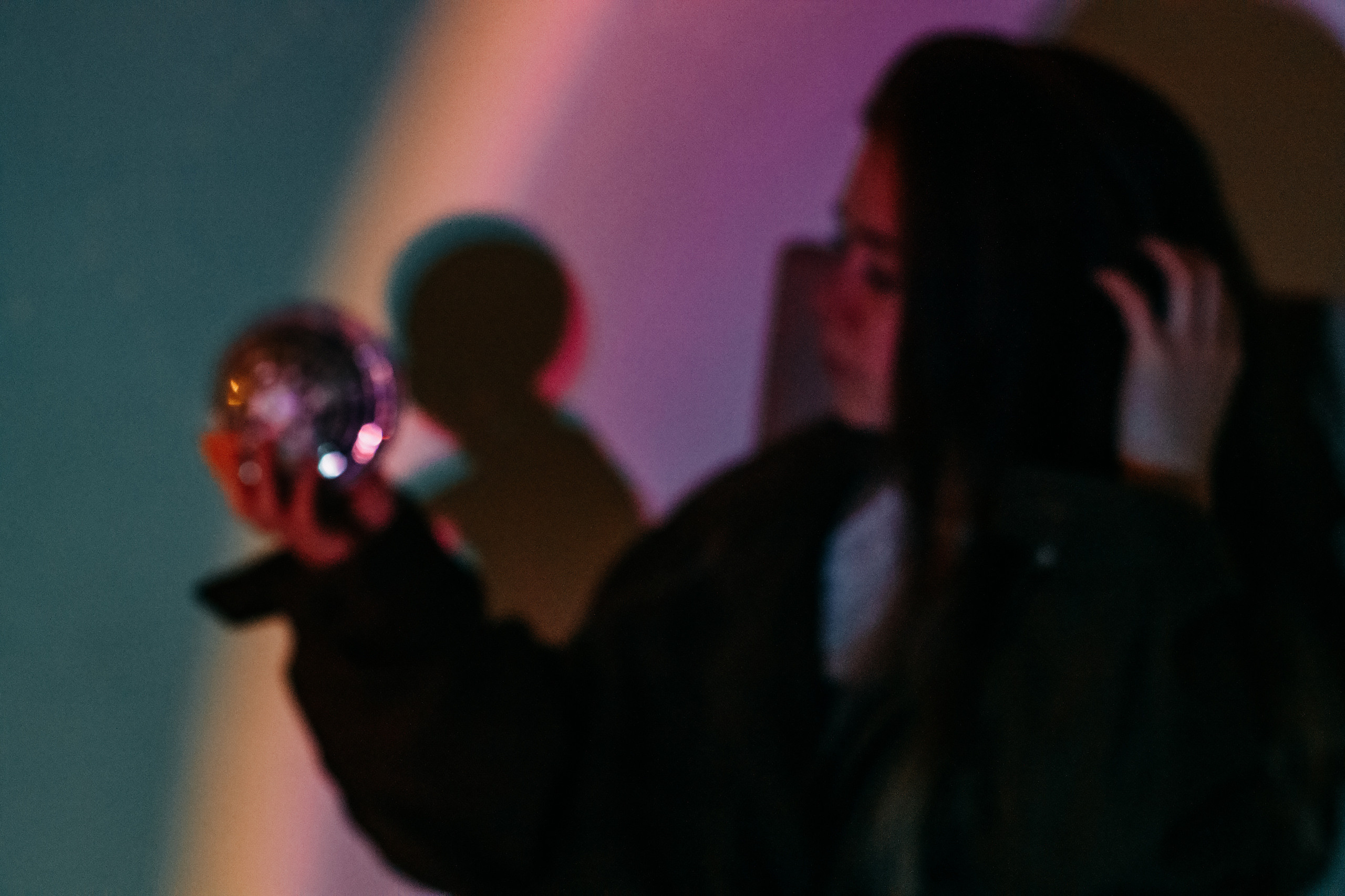 Colored light and blinds. Wedding and portrait photographer in Beograd Ekaterina Makedonskaya