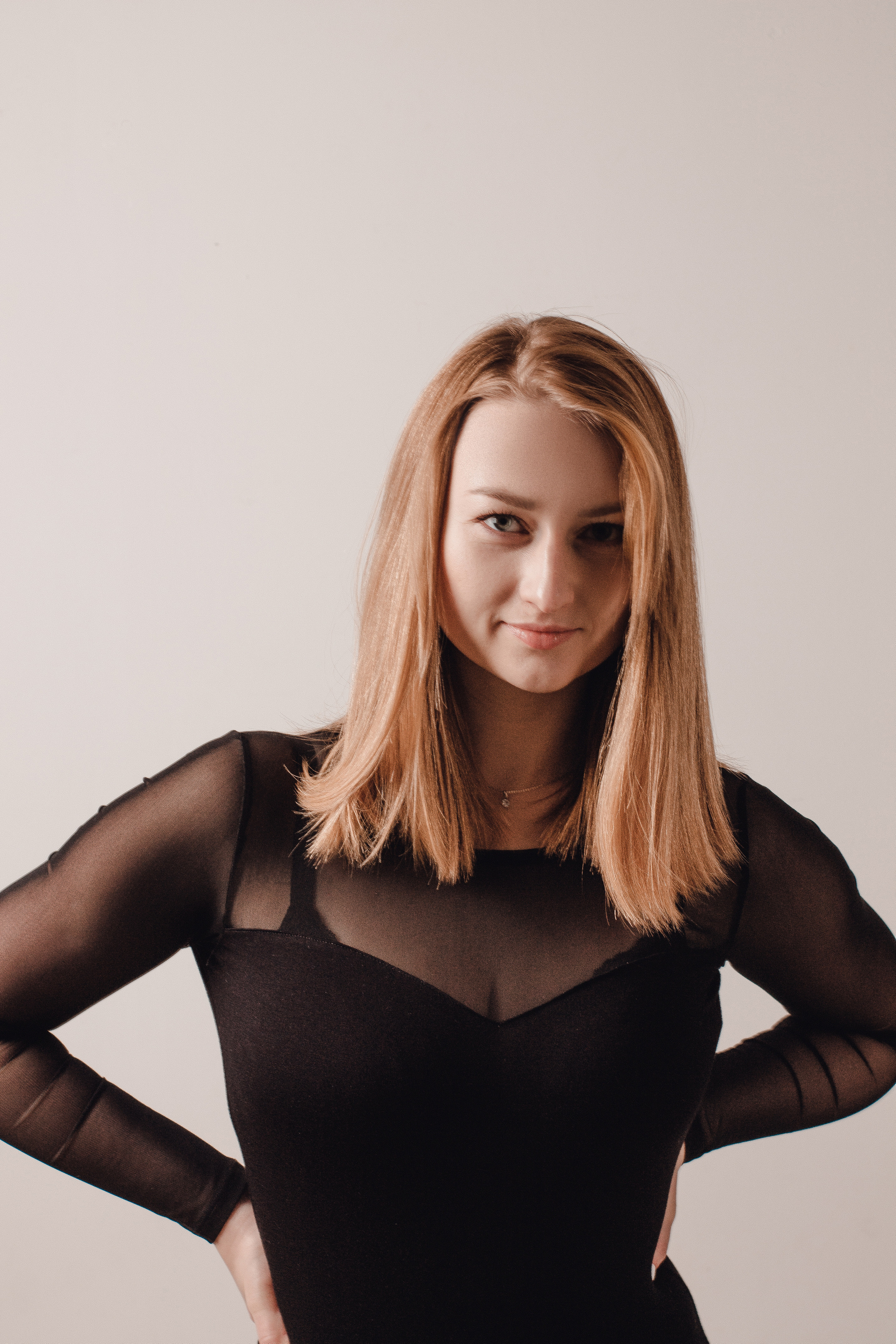 Nastya in the studio. Wedding and portrait photographer in Beograd Ekaterina Makedonskaya