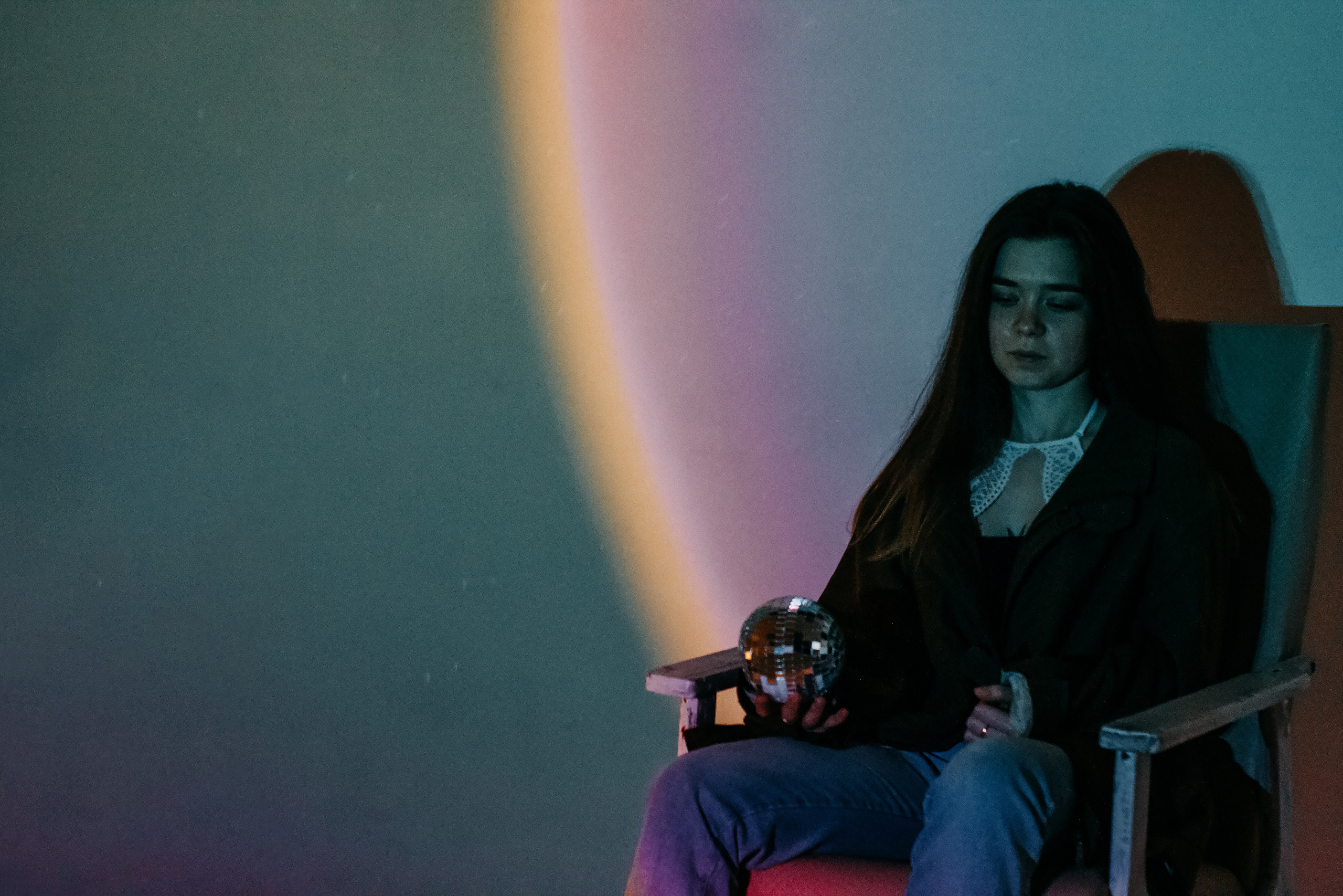 Colored light and blinds. Wedding and portrait photographer in Beograd Ekaterina Makedonskaya