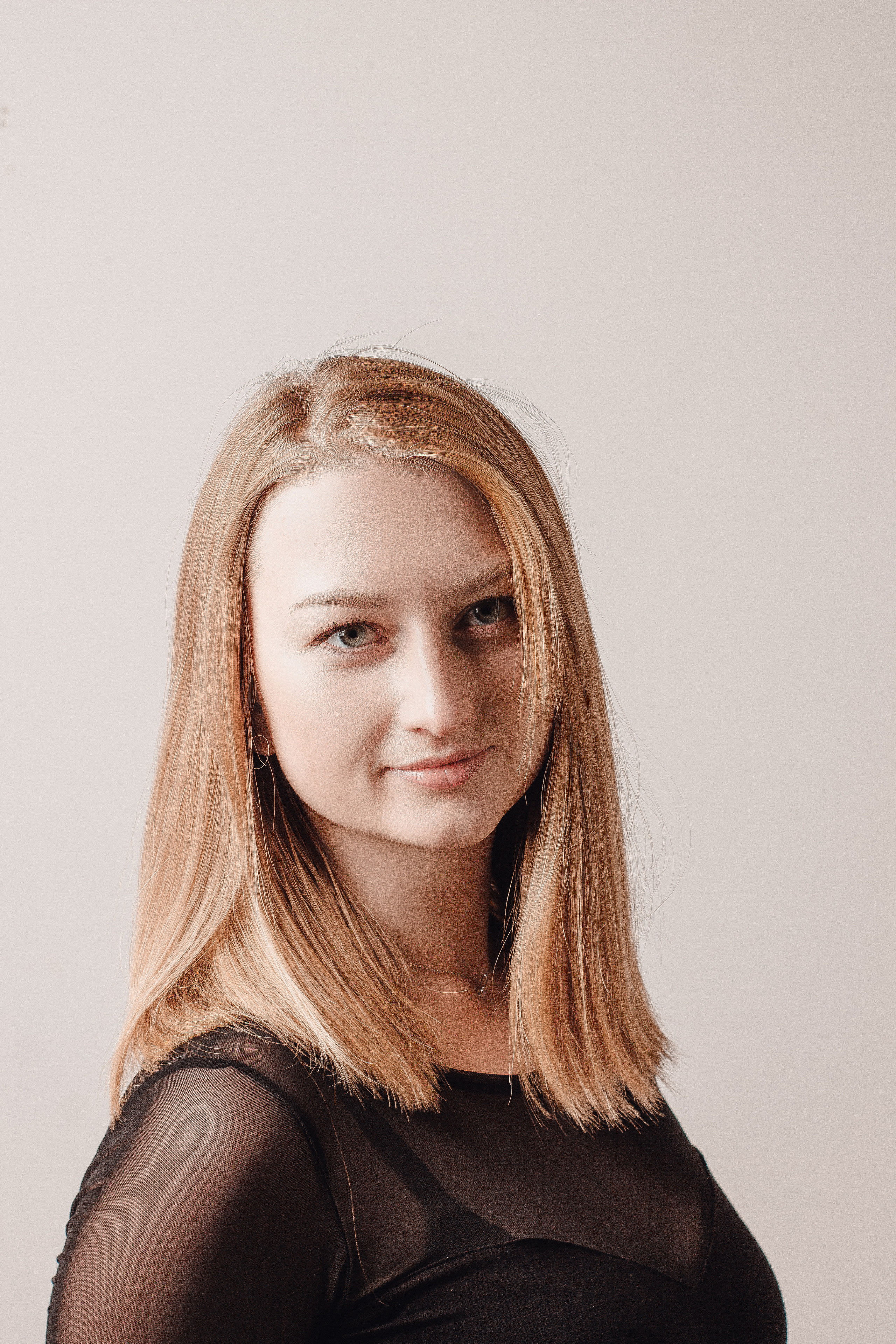 Nastya in the studio. Wedding and portrait photographer in Beograd Ekaterina Makedonskaya