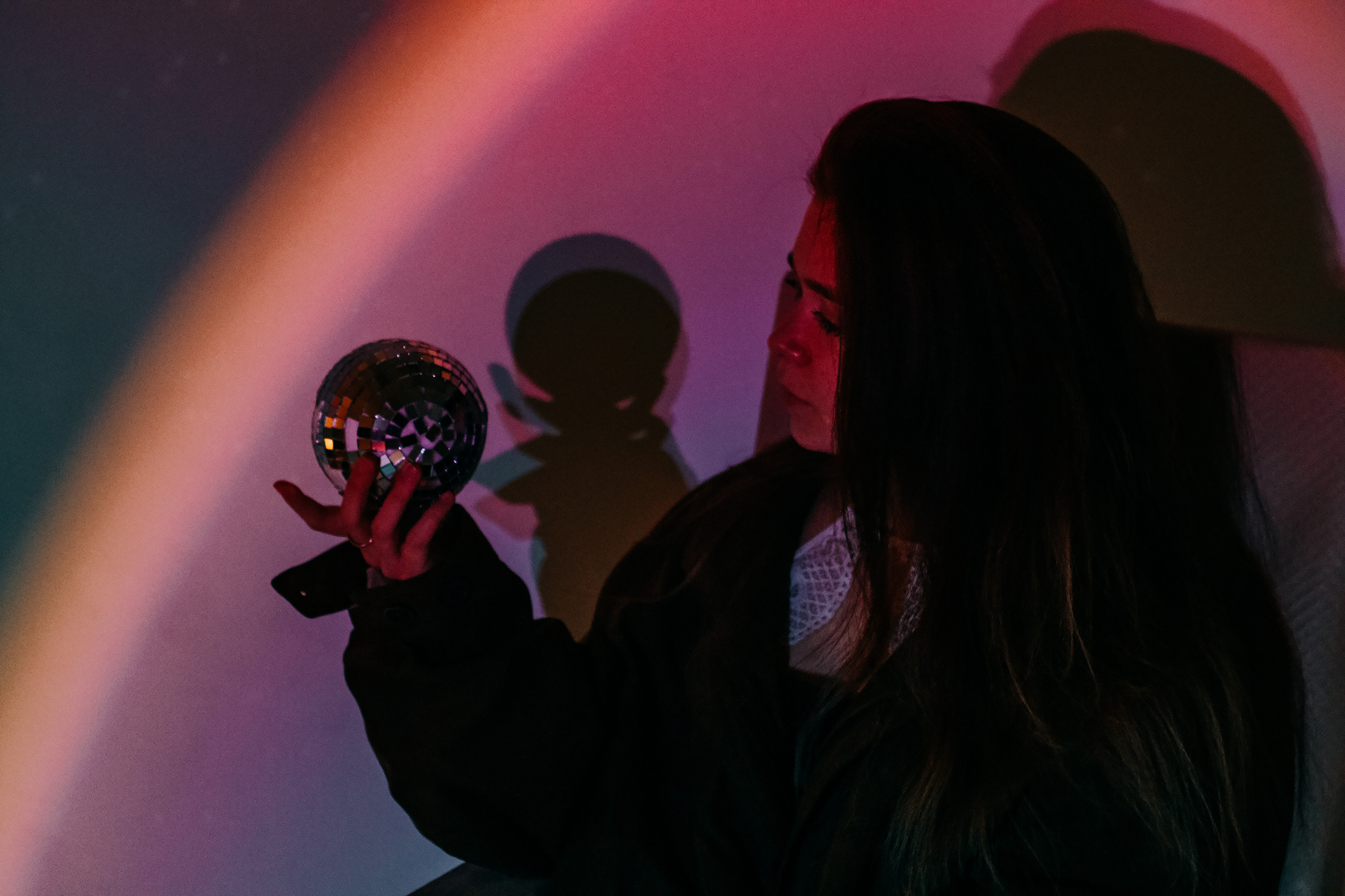 Colored light and blinds. Wedding and portrait photographer in Beograd Ekaterina Makedonskaya