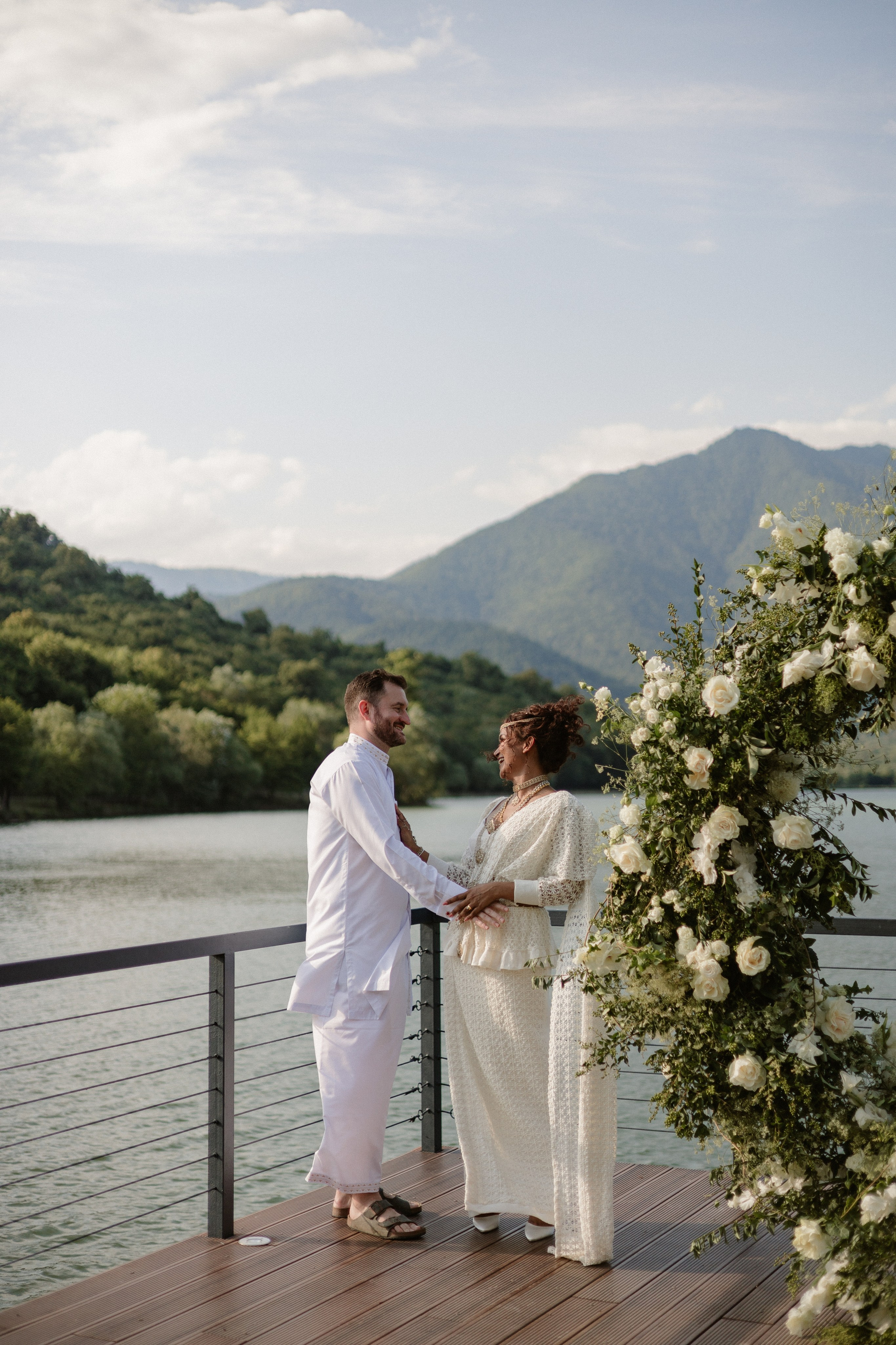 Thesakaya and Kevin. Photographer Anna Nazarenko