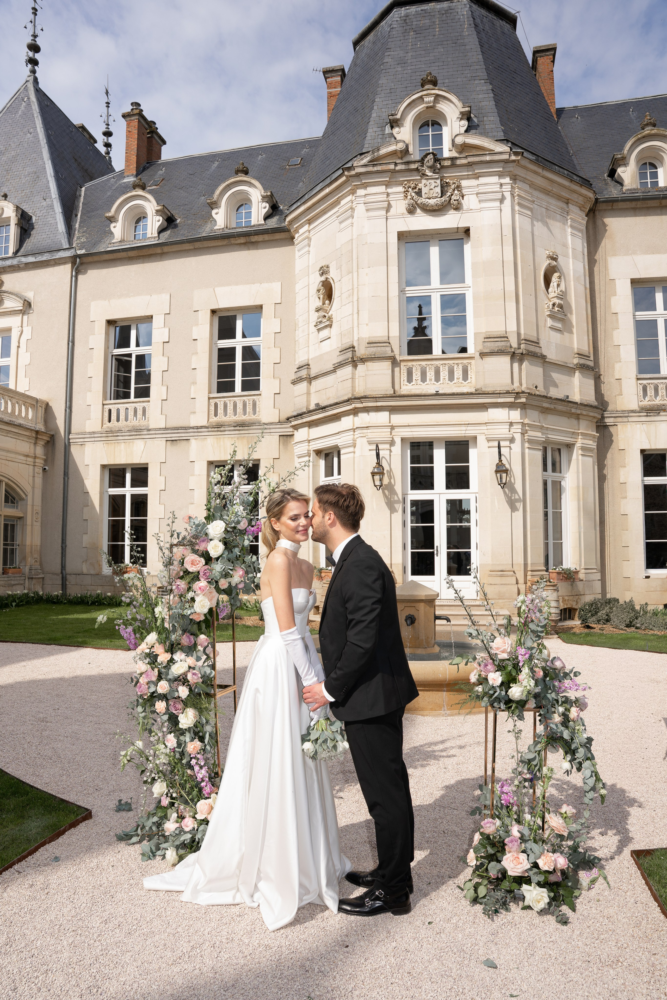 Chateau elopement inspiration. Wedding photographer in Paris Oksana Shum