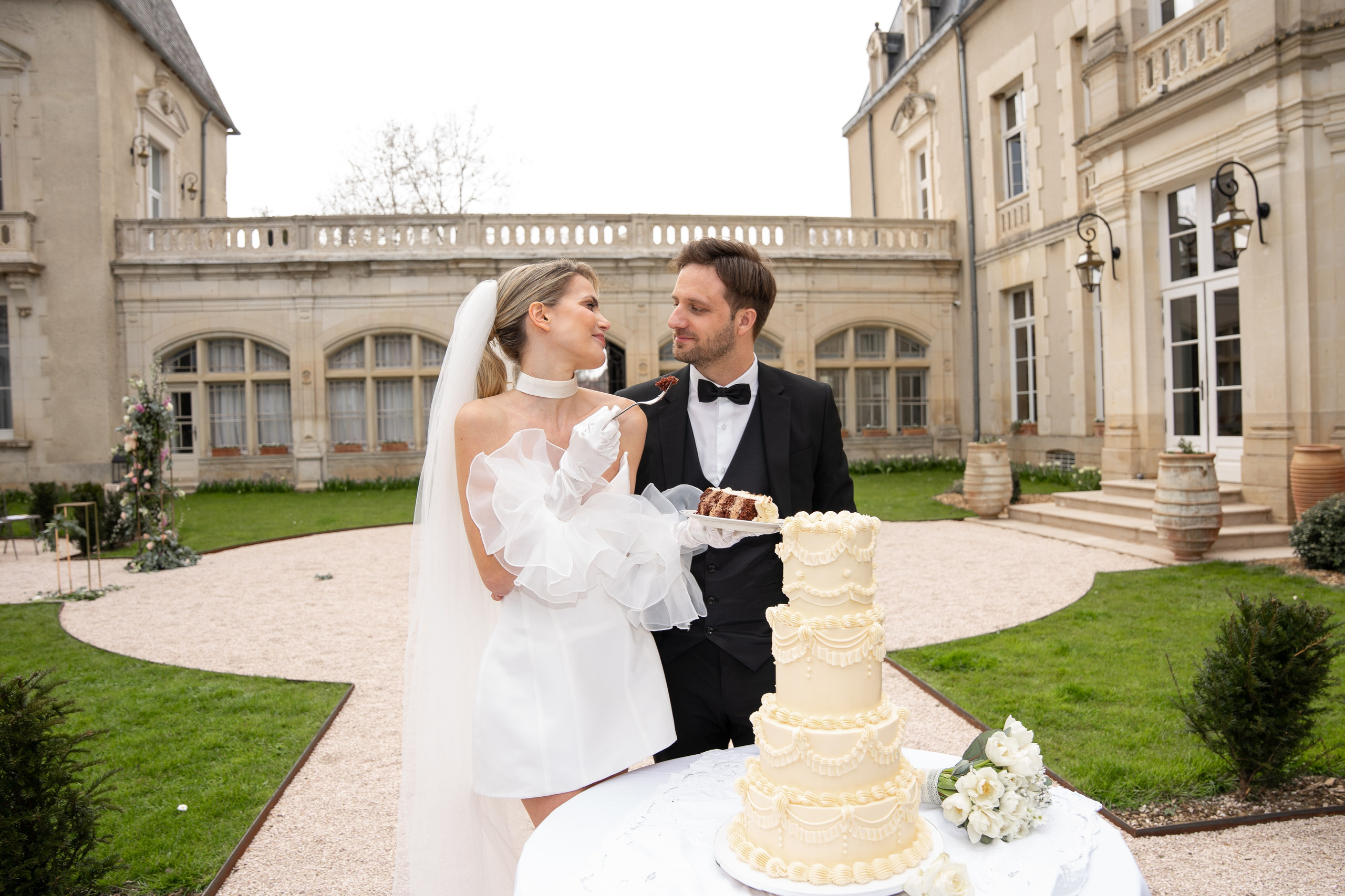 Chateau elopement inspiration. Wedding photographer in Paris Oksana Shum