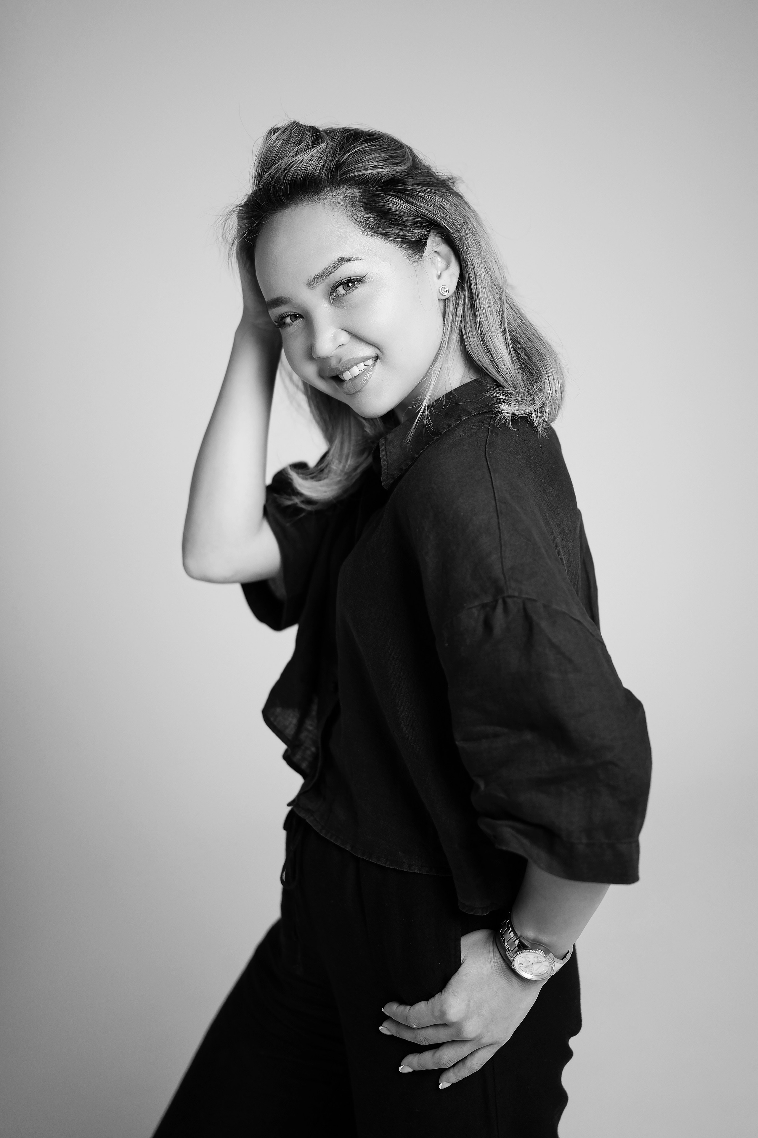 Personal Photoshoot in Abu Dhabi — Portraits That Reflect You. Mariia Safronova is your photographer in Abu Dhabi and Dubai