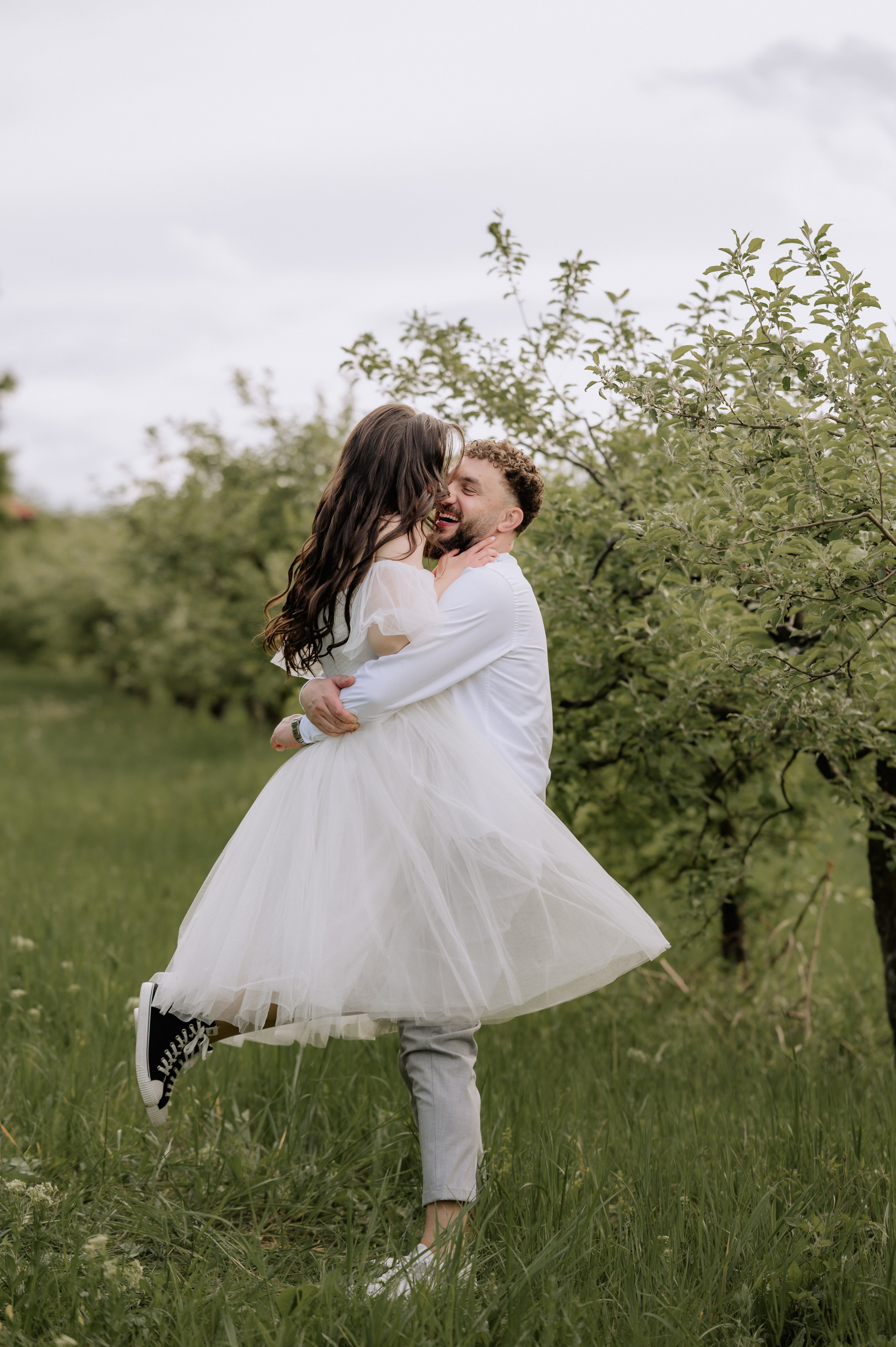 Magda + Andrei | Lovers in the garden. Proud Vision Weddings | Wedding Photography & Film — Servicii profesionale Foto Video Nunta Iasi