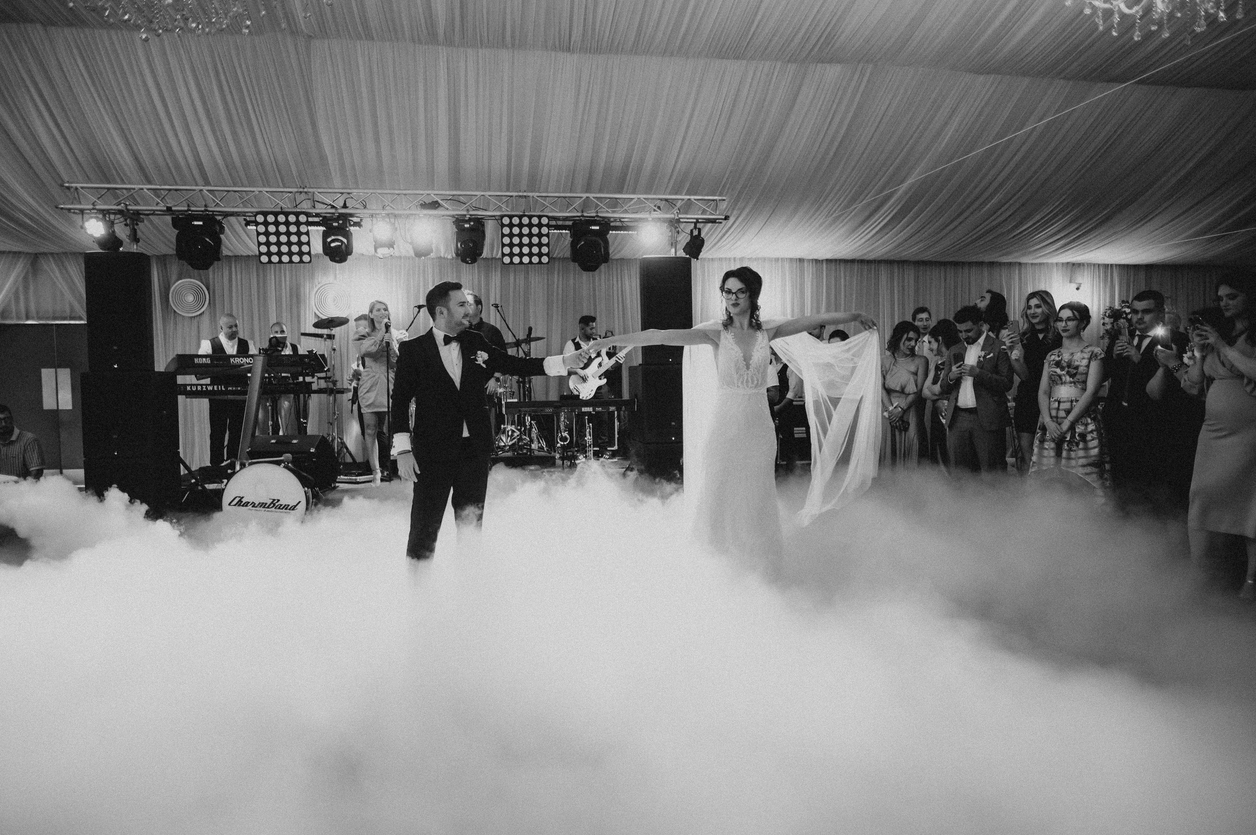 Fotograf Nunta Bucuresti la Baroque Events and Garden. Proud Vision Weddings | Wedding Photography & Film — Servicii profesionale Foto Video Nunta Iasi