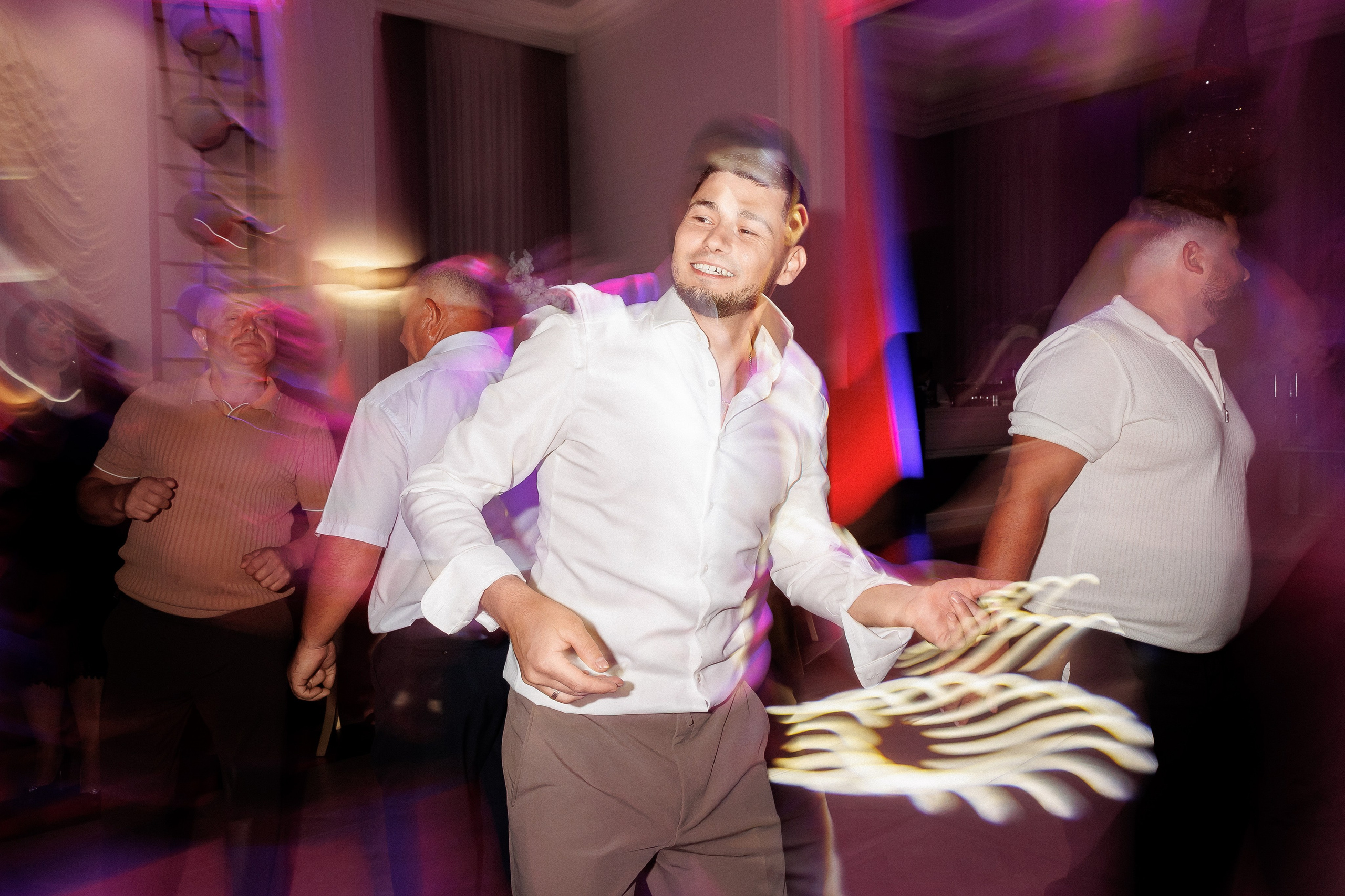 Eugen & Livia — Grand Elysee — Wedding Day. Servicii Foto și Video 067188353