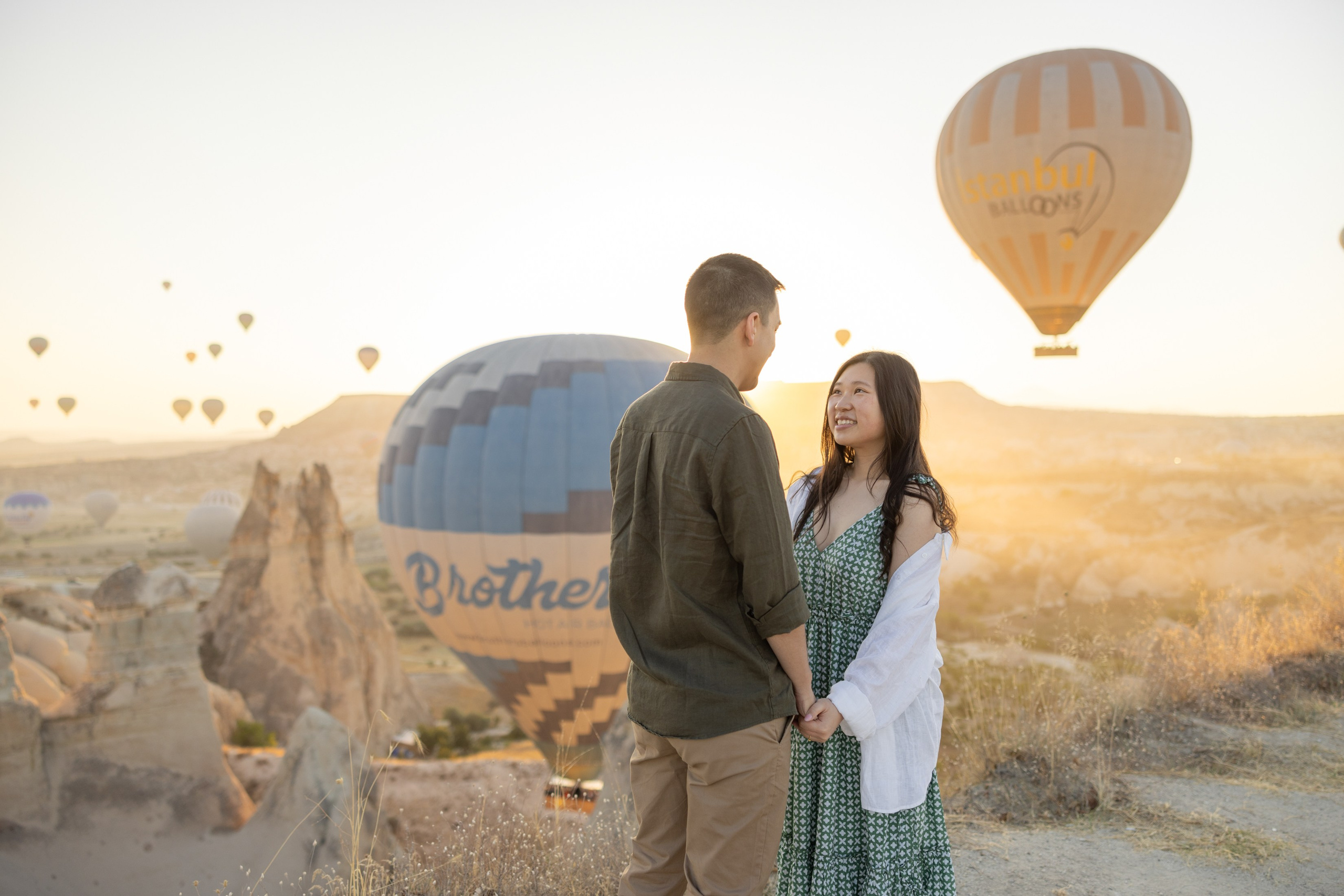 Romantic Love Story Photoshoot with Hot Air Balloons in Cappadocia. Julia Ganch I Fashion Wedding Photography I Cappadocia Turkey