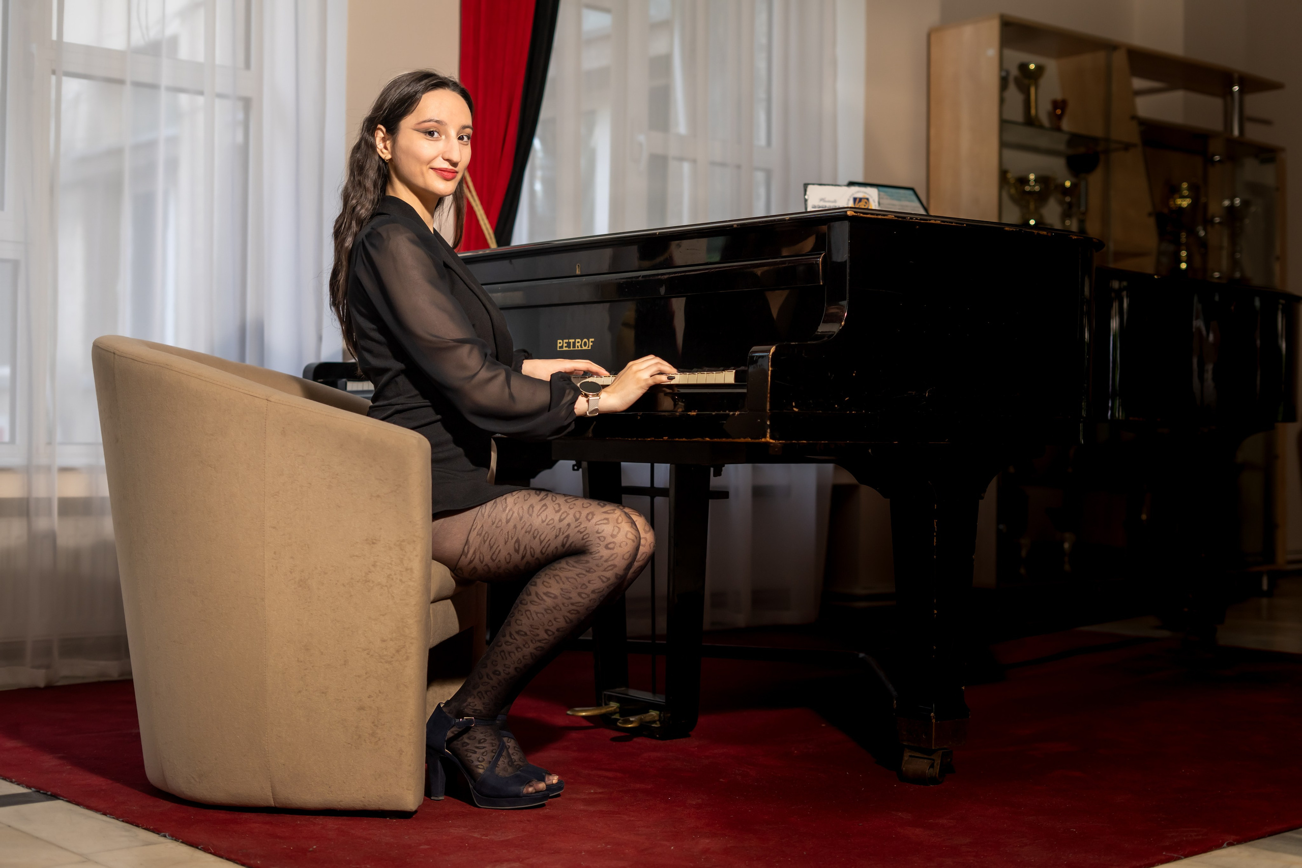 Ședință foto cu noi la Pian UPG. Mihai Alexandra Events