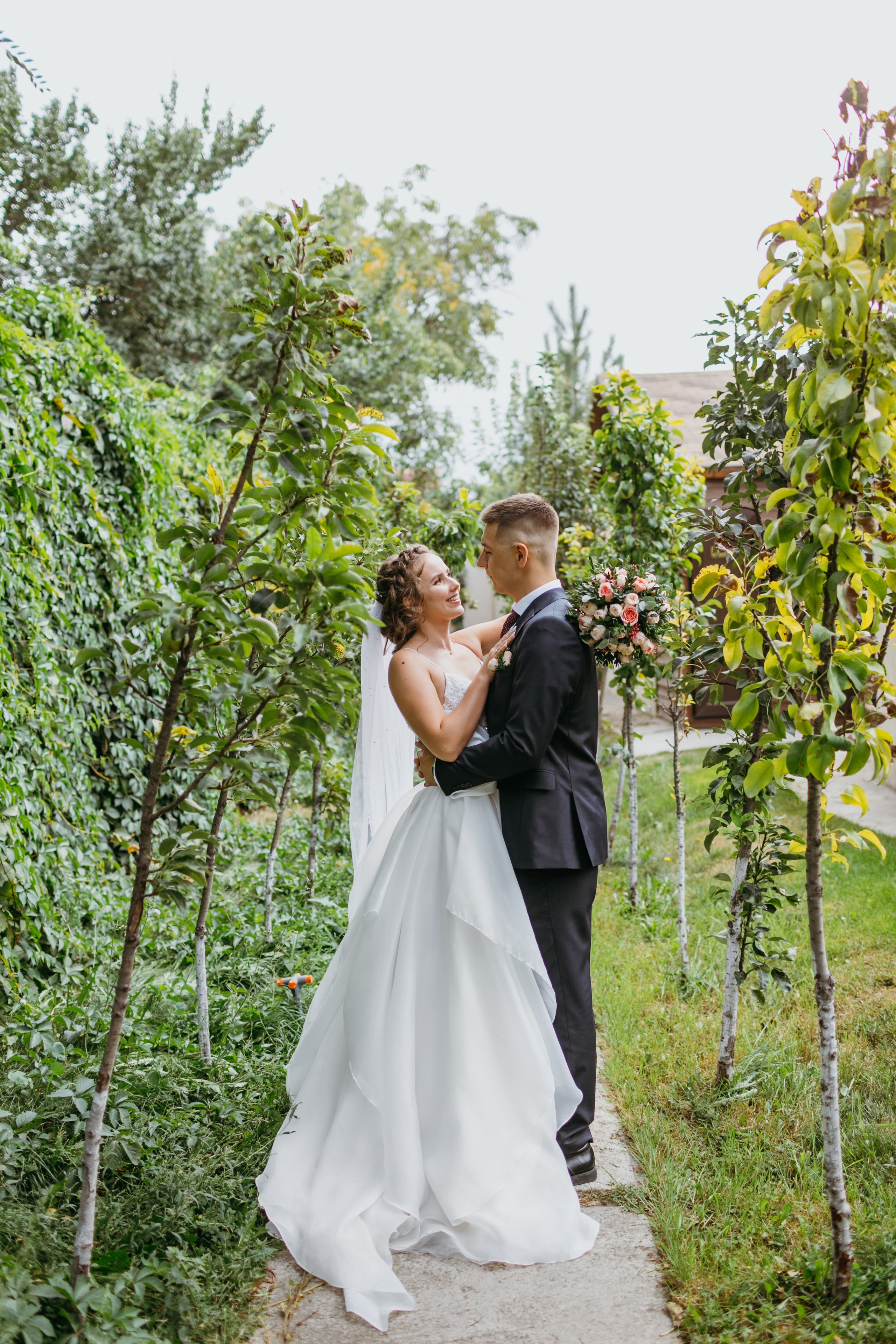 Свадебная фотоссесия для молодоженов в Бишкеке. Фотограф в Бишкеке Оксана Шувалова