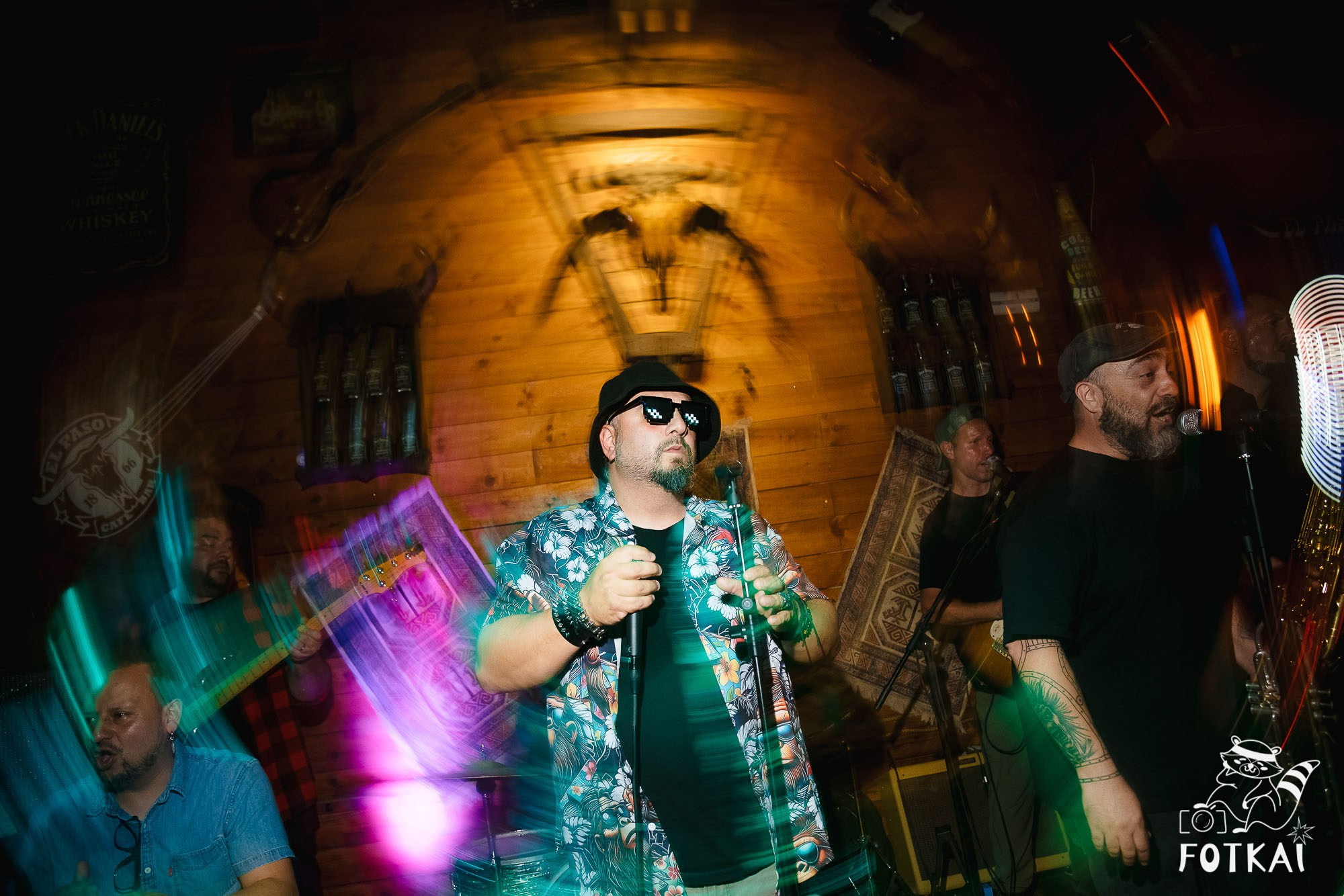 Los Ekilibristas de la Cuerda Floja — Фото с концерта в Торревьехе, 2026 | FOTKAI