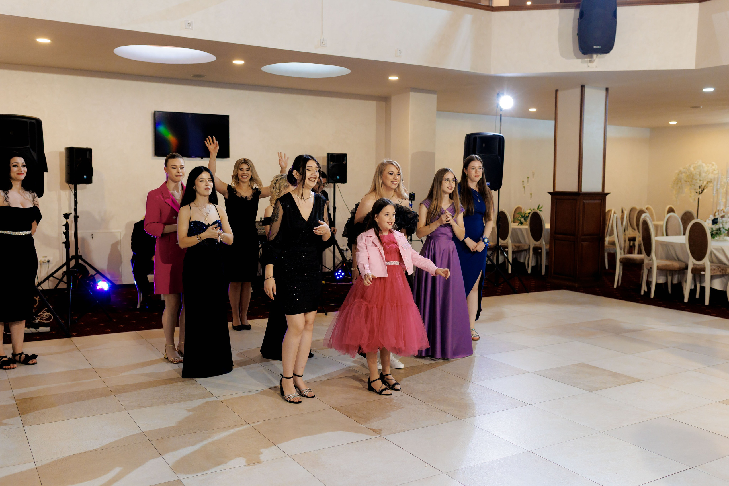 Loredana & Emilian – Ziua Nunții | Videografie - fotografie Botez Suceava, Iași, Botoșani. Servicii foto-video profesionale, pentru momente de neuitat