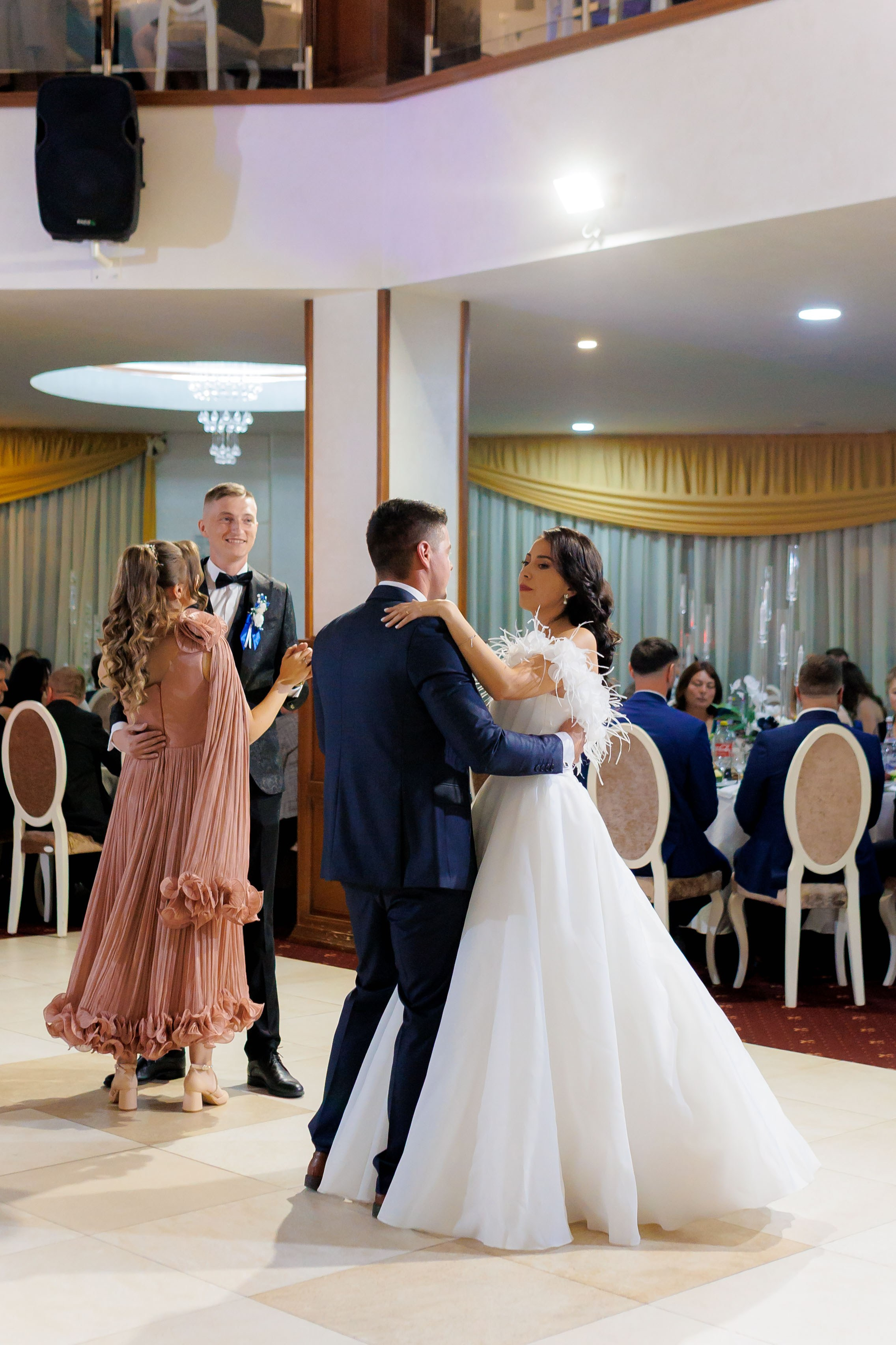 Loredana & Emilian – Ziua Nunții | Videografie - fotografie Botez Suceava, Iași, Botoșani. Servicii foto-video profesionale, pentru momente de neuitat