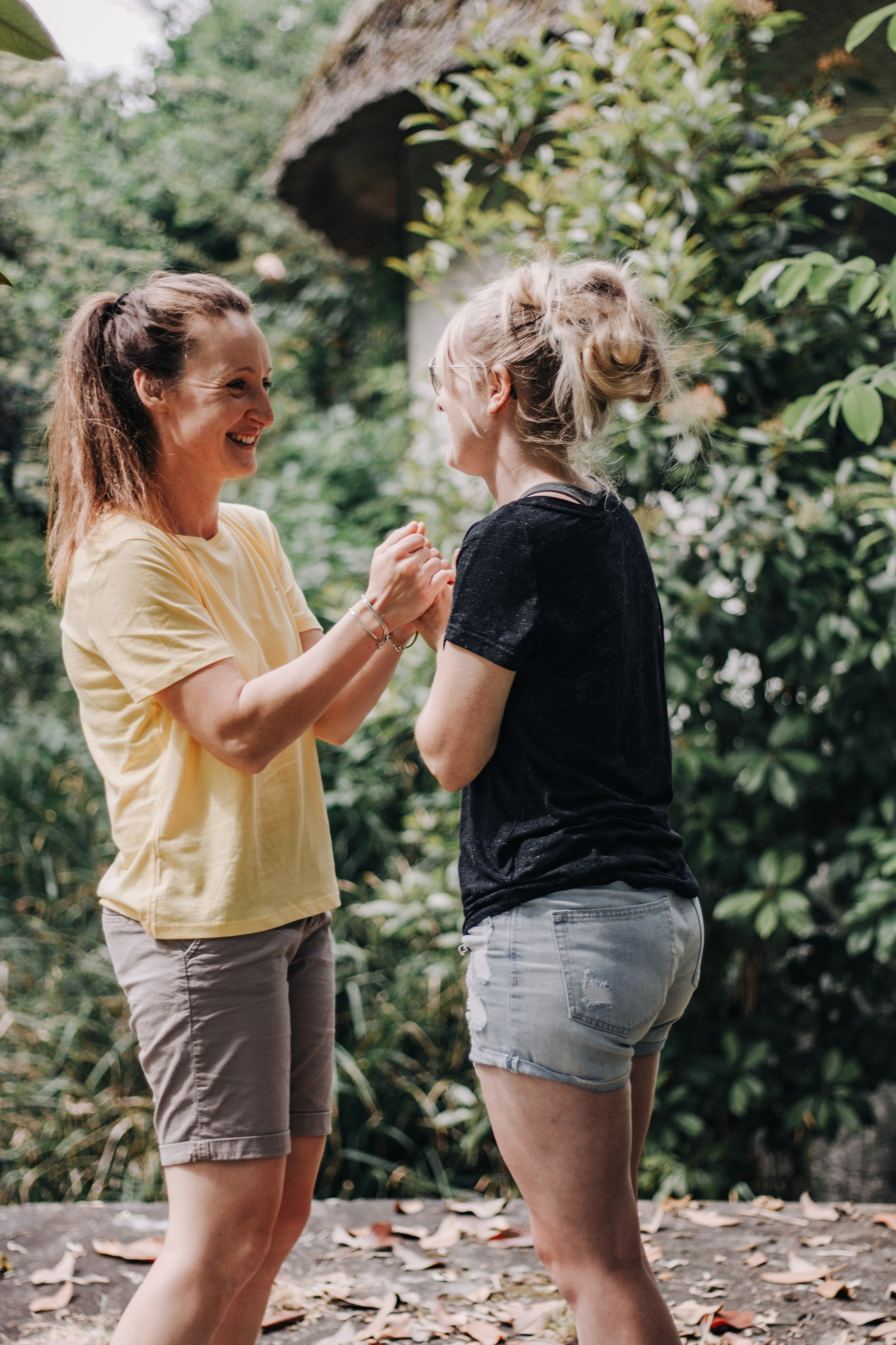 Anais et Tiffany. Photographe professionnelle à Poitiers, Tours et Châtellerault | Studio photo entre Poitiers et Tours – portraits, familles, entreprises, ma