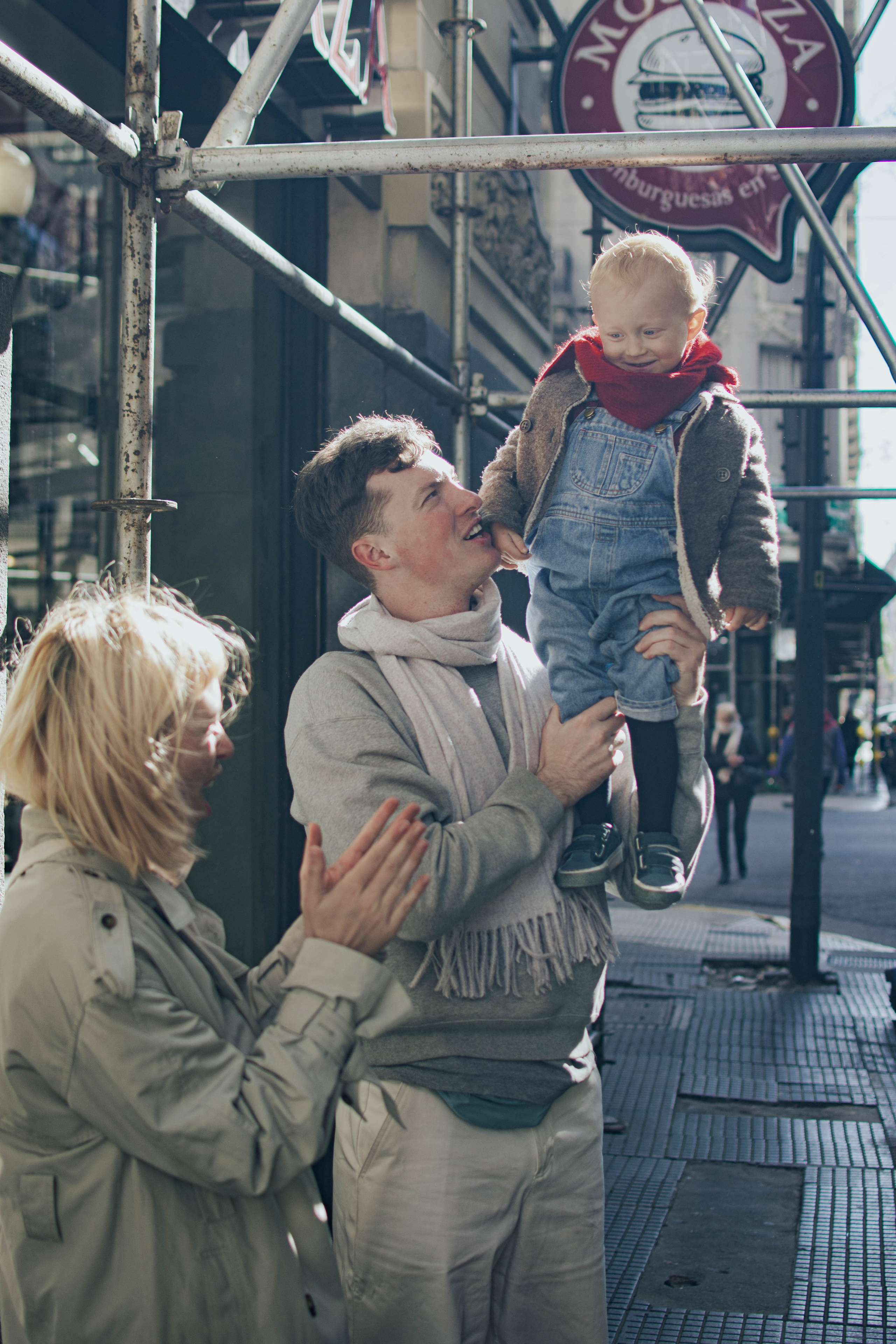 Family photo shoot. Buenos Aires. Photographer @elmirkami in the city of Buenos Aires