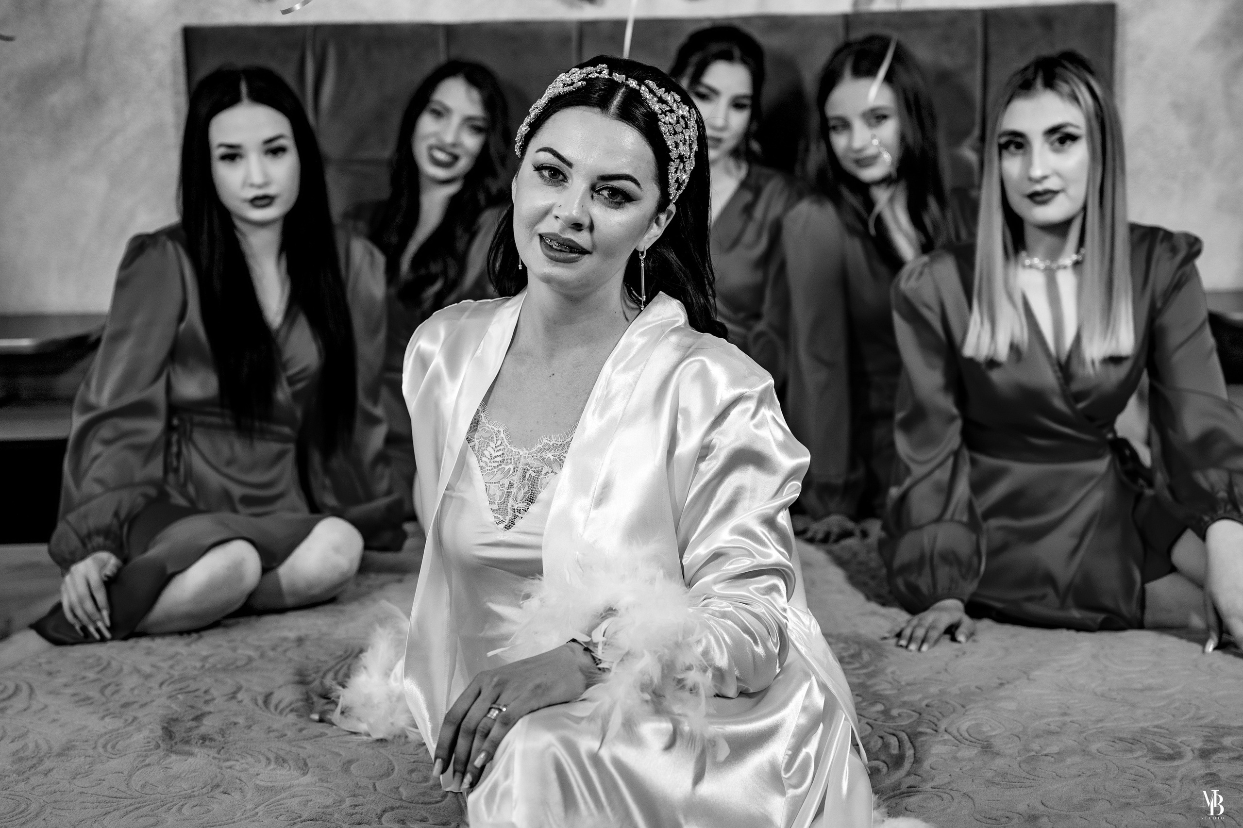 Cristina și Angelica. MBT STUDIO