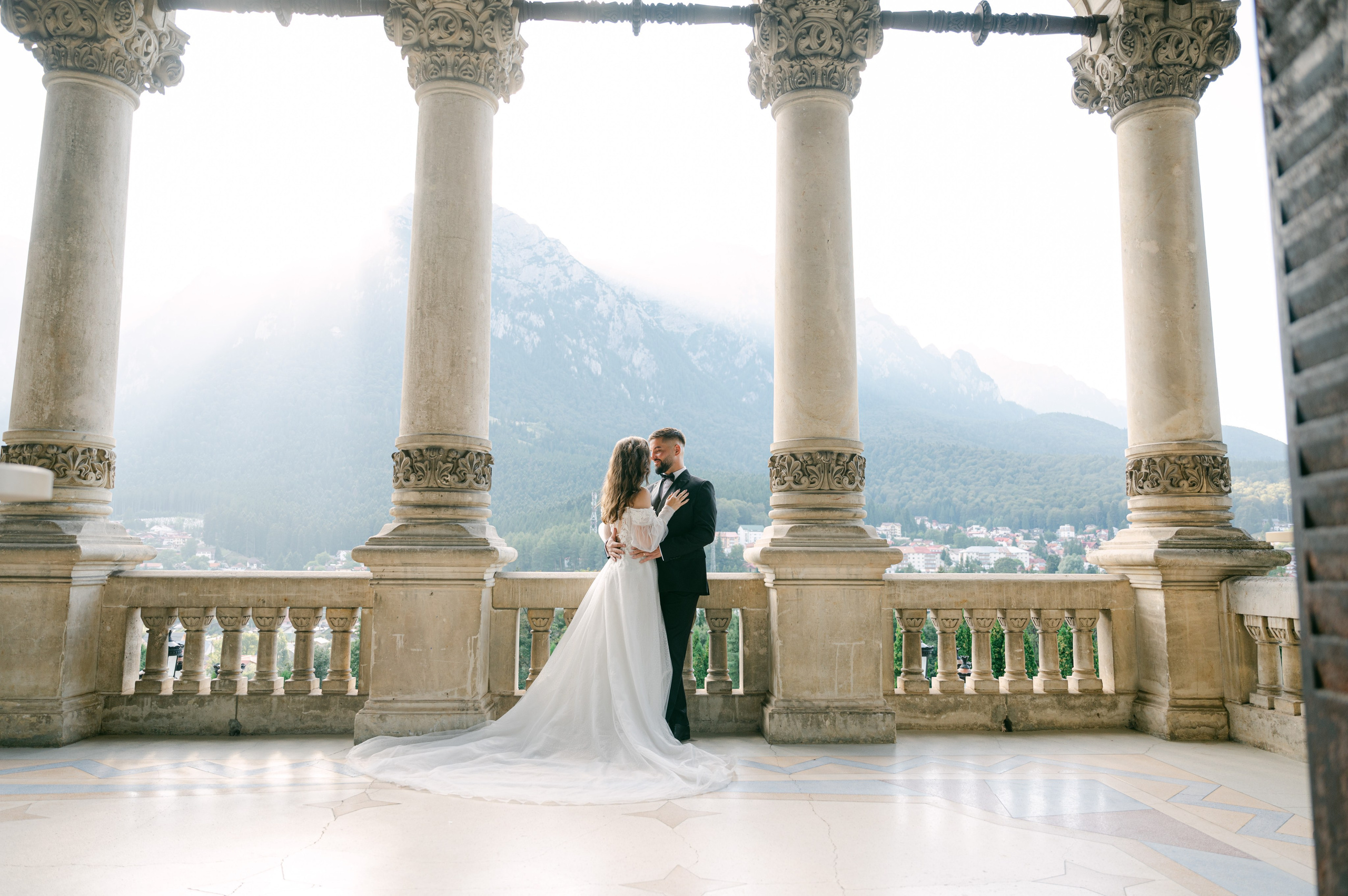 Sedinta foto trash the dress la castelul Cantacuzino