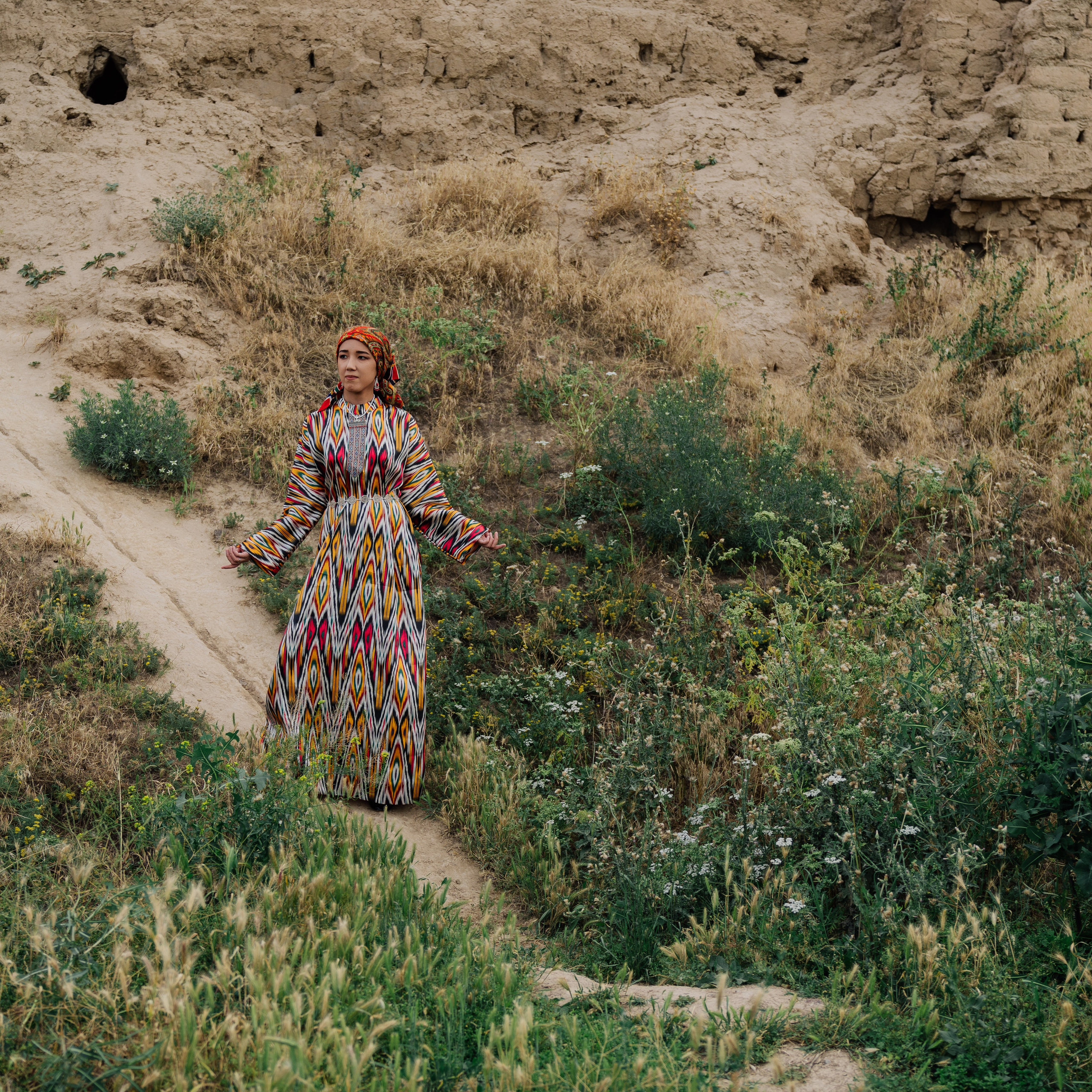 Фотосессия в узбекских платьях: прокат и аренда. Фотограф в Узбекистане и Самарканде Джасур Марупов