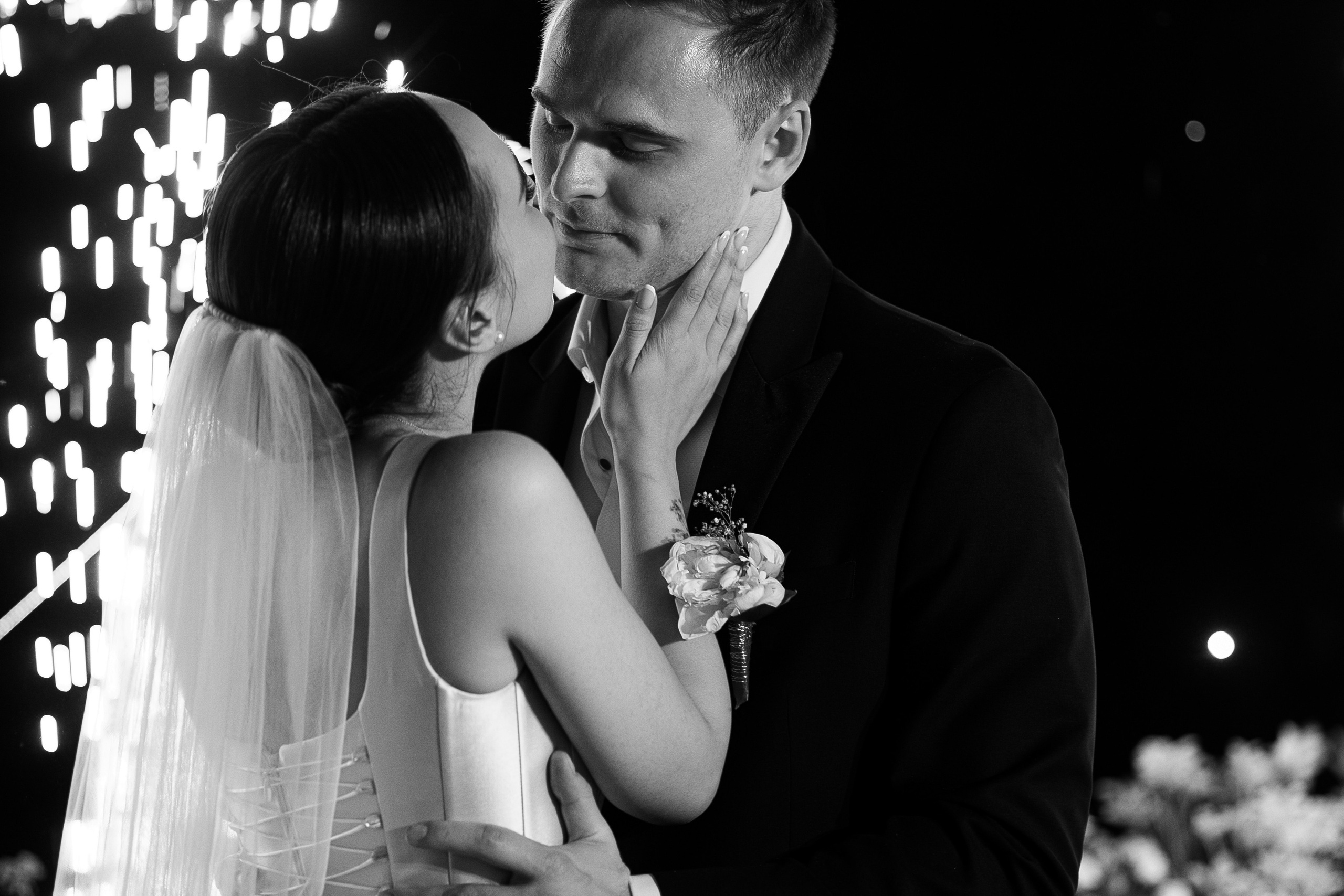 Thomas & Suyumbika. Главная