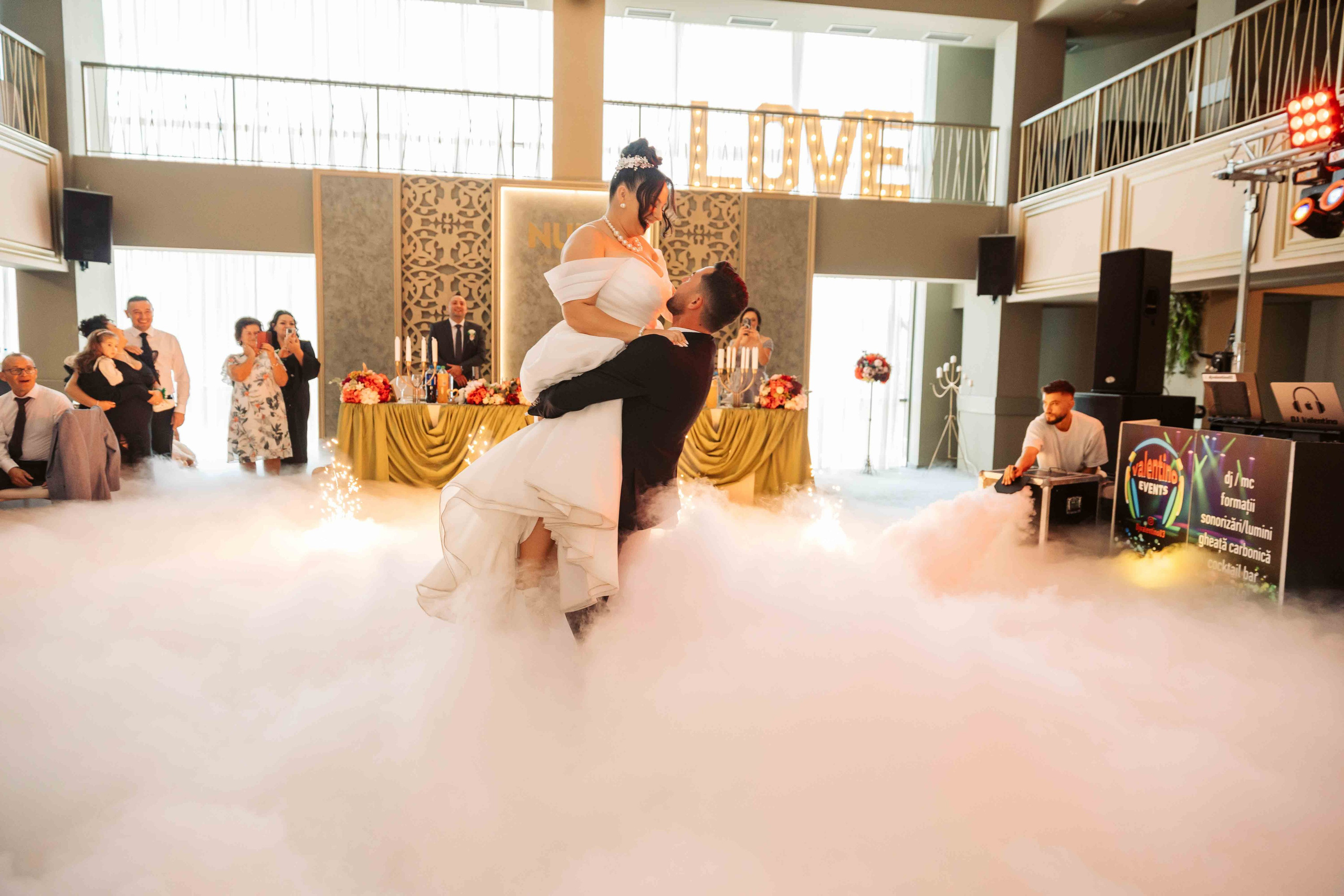 Crenguta & Robert. Contrast Studio